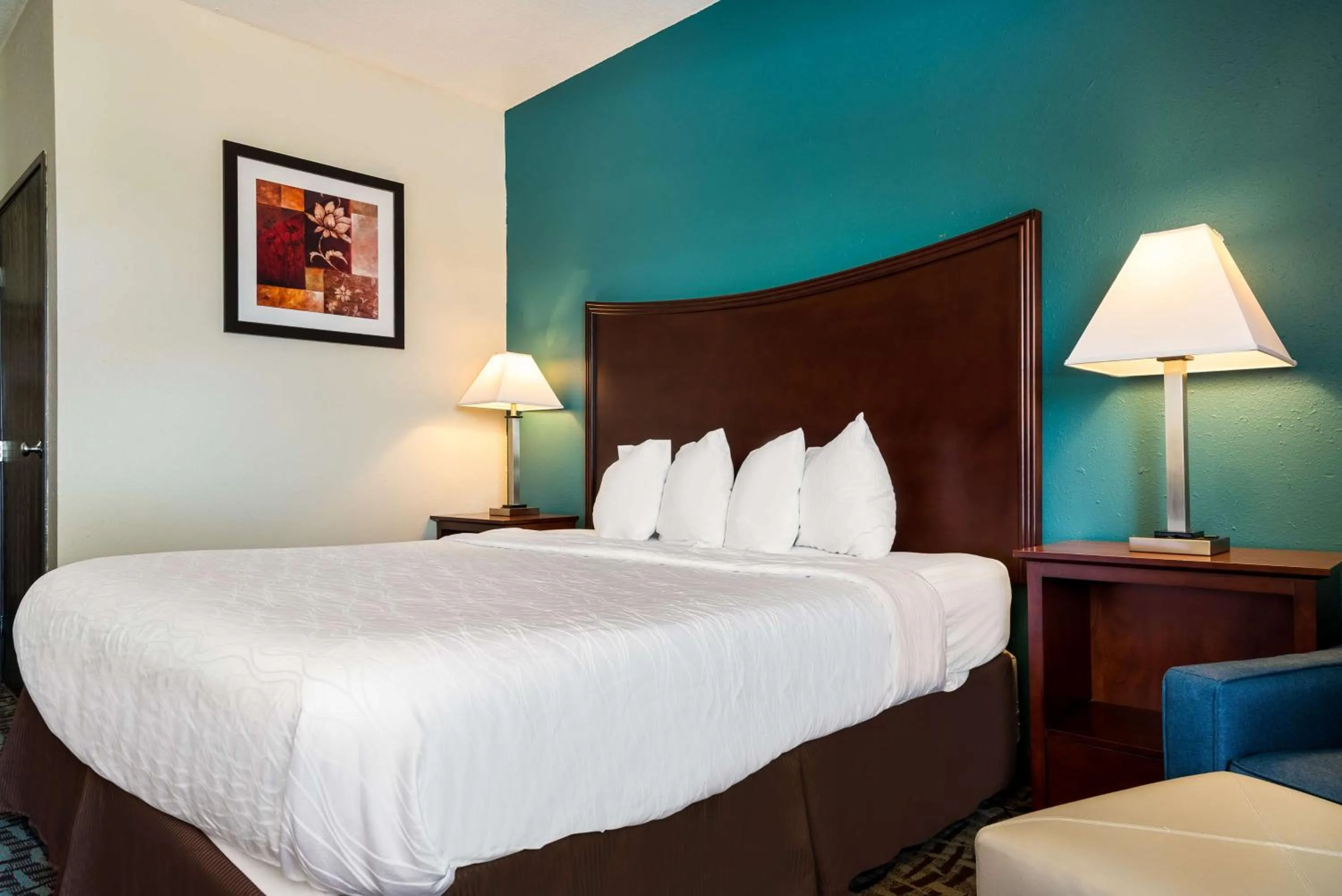 Bedroom, Bed in SureStay Plus Hotel by Best Western Topeka