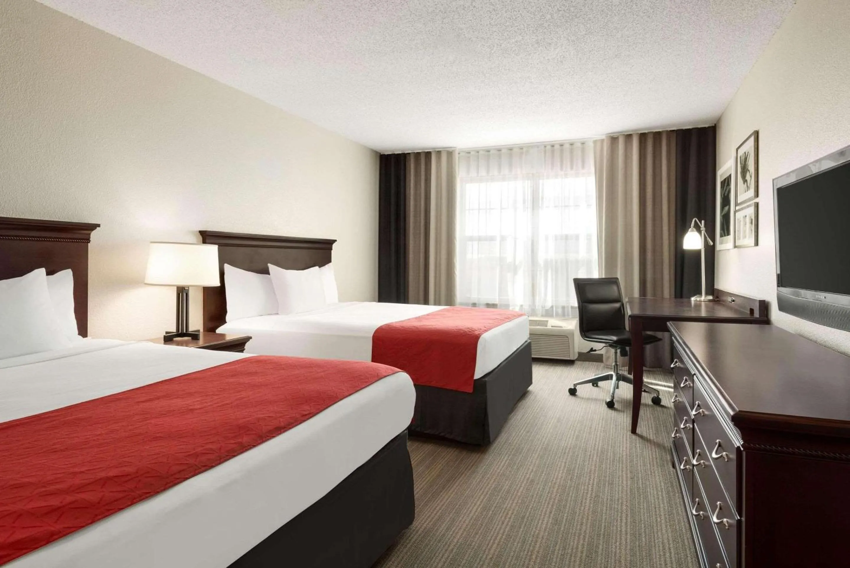 Bedroom, Bed in Country Inn & Suites by Radisson, Kansas City at Village West, KS