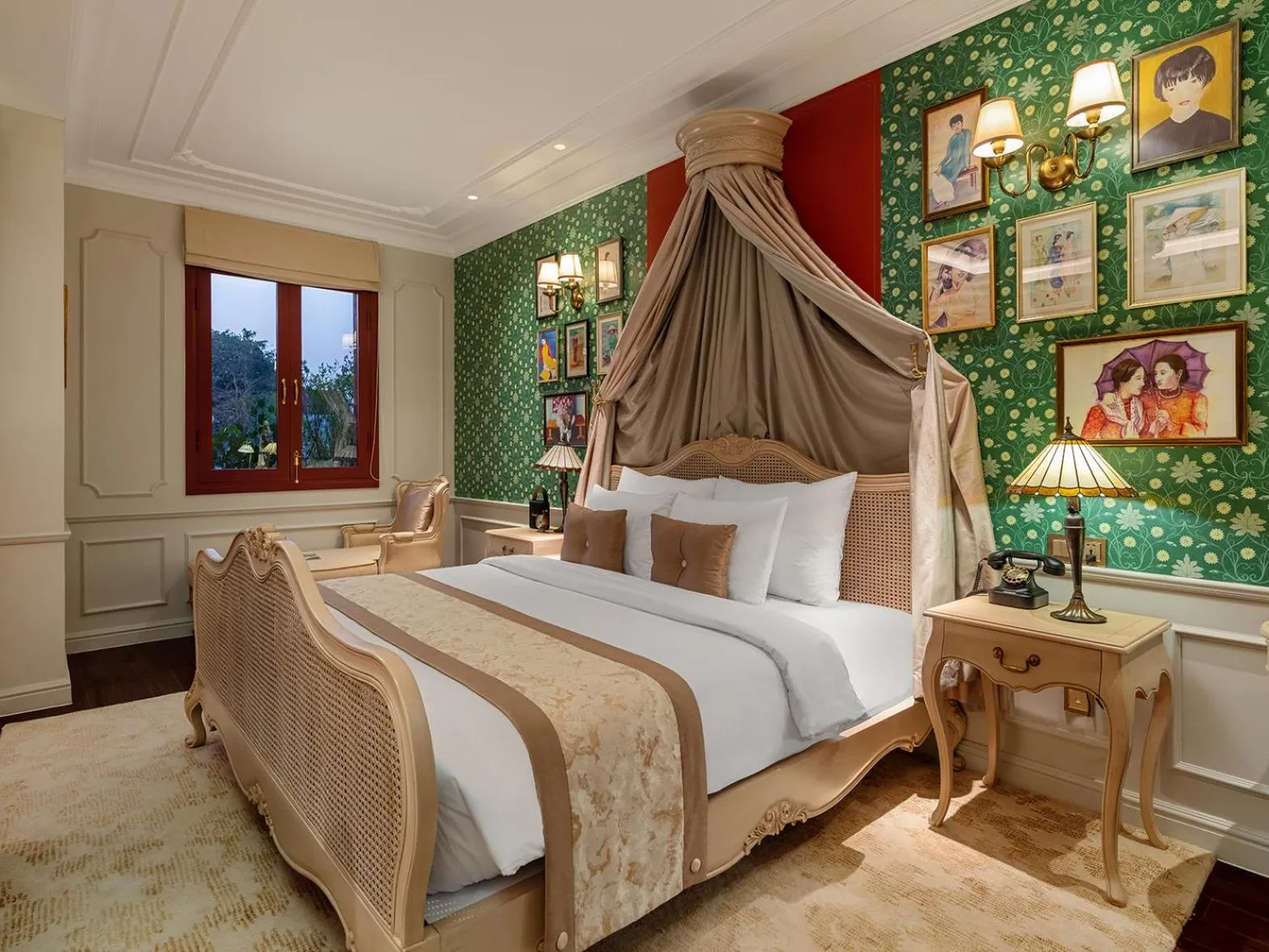 Bed in Ancient Huế Garden Houses