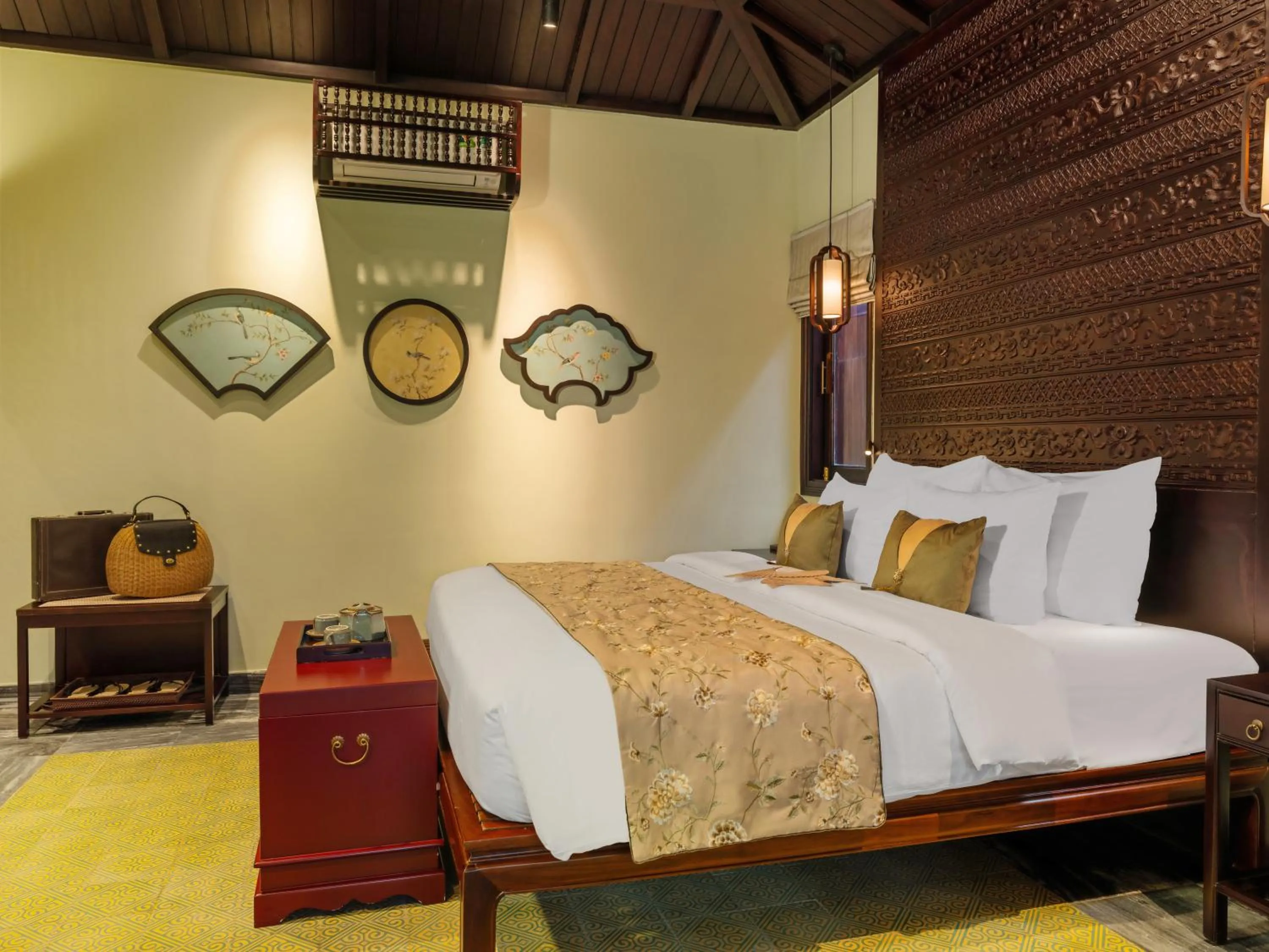 Bed in Ancient Huế Garden Houses