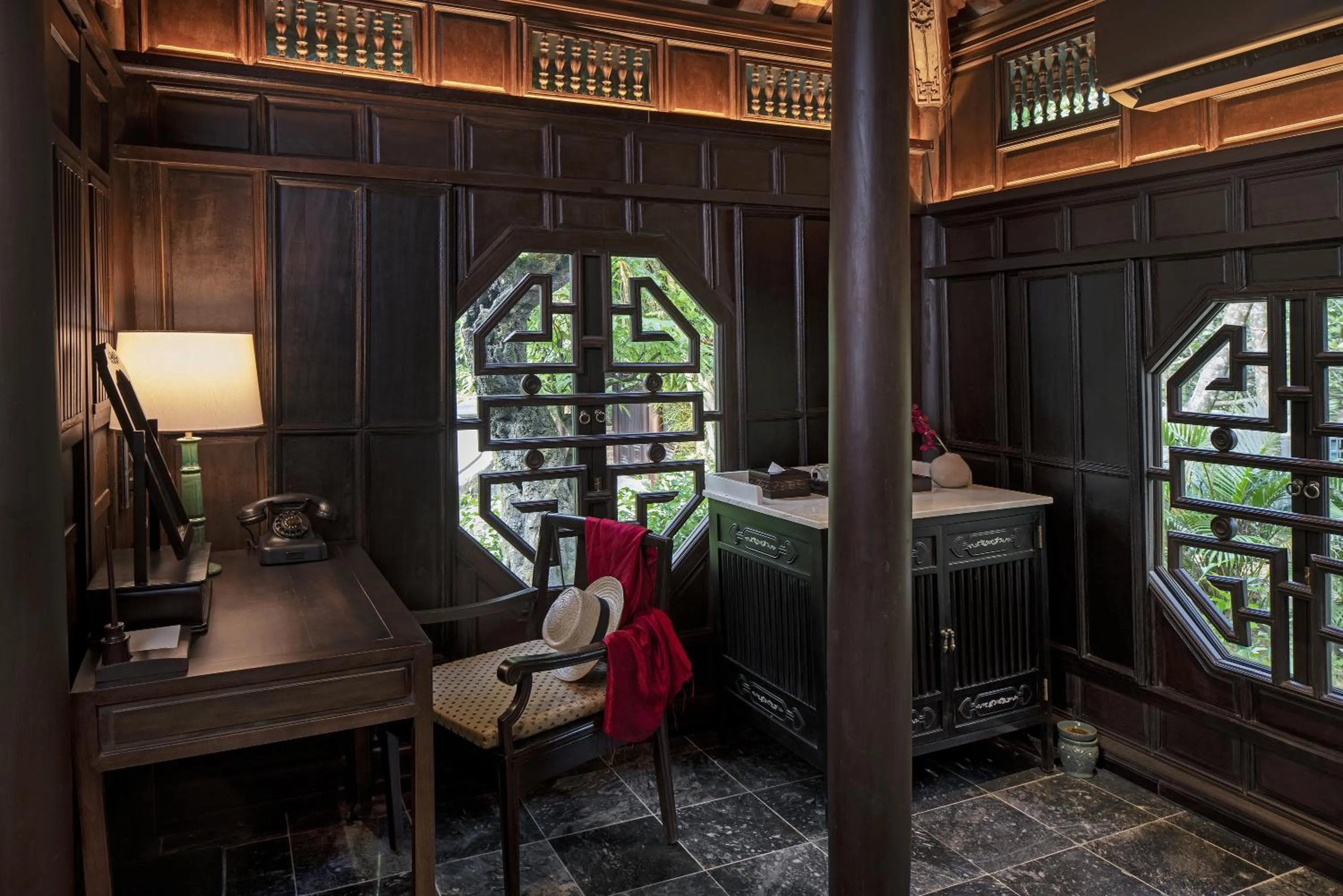 Bed in Ancient Huế Garden Houses