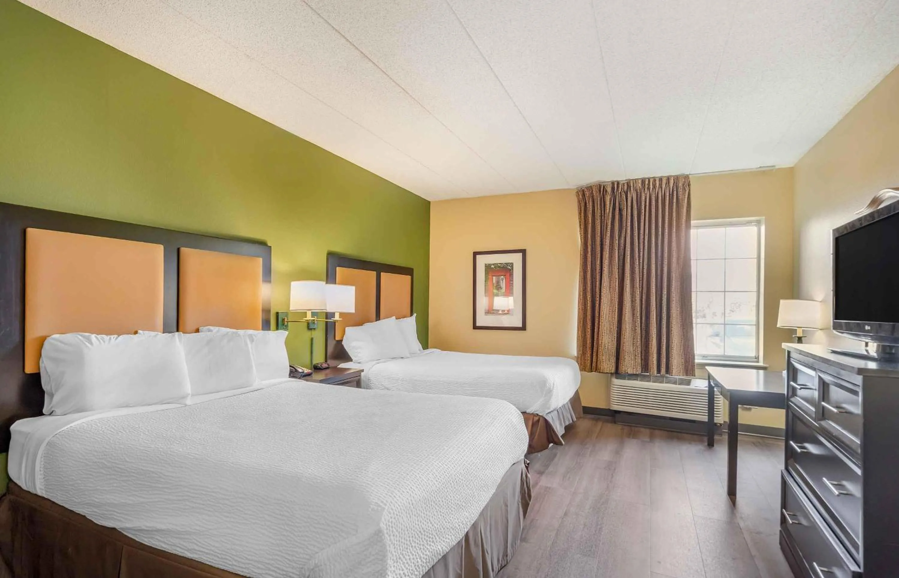 Bedroom, Bed in Extended Stay America Select Suites - Chicago - Lombard - Oakbrook