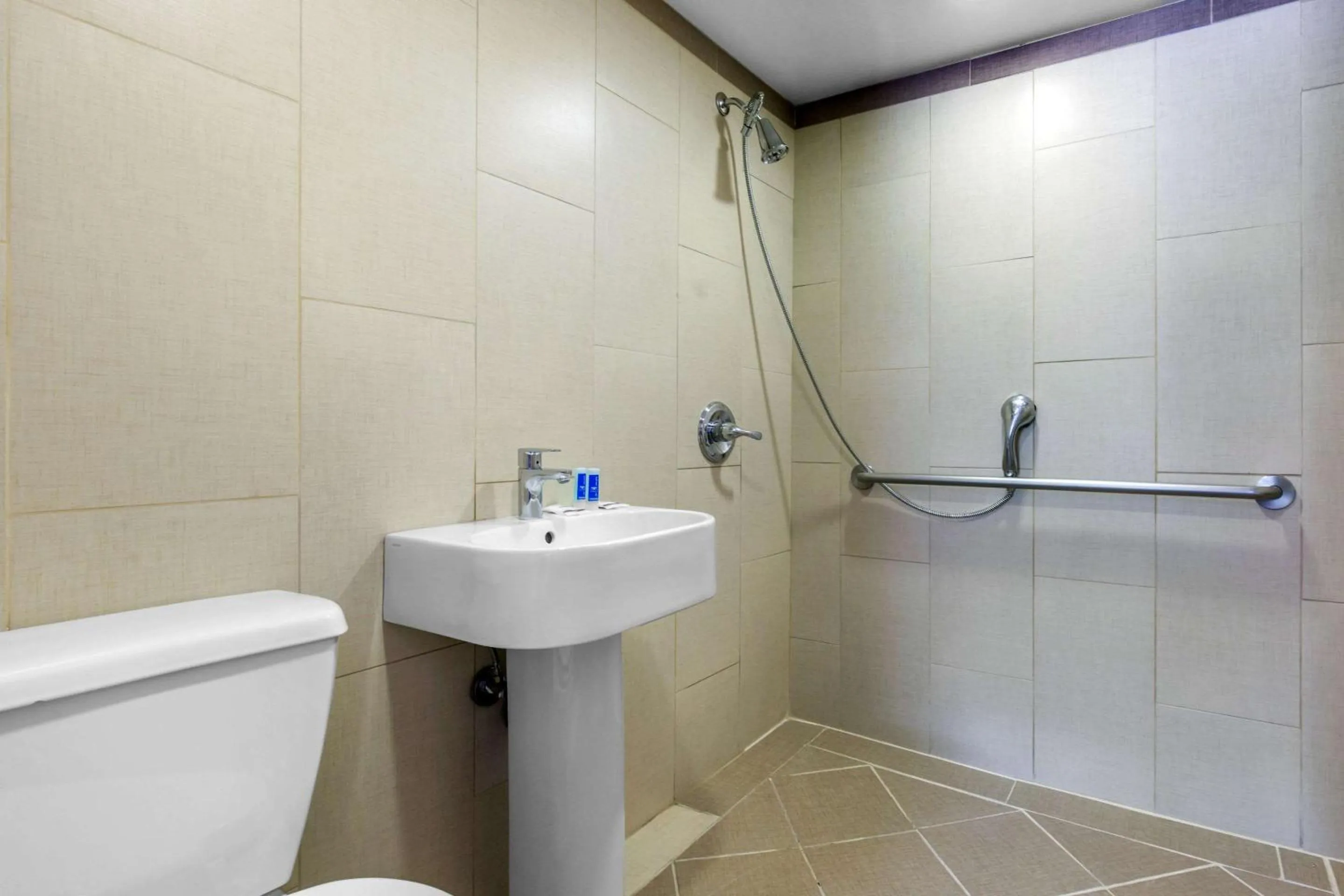 Photo of the whole room in Rodeway Inn