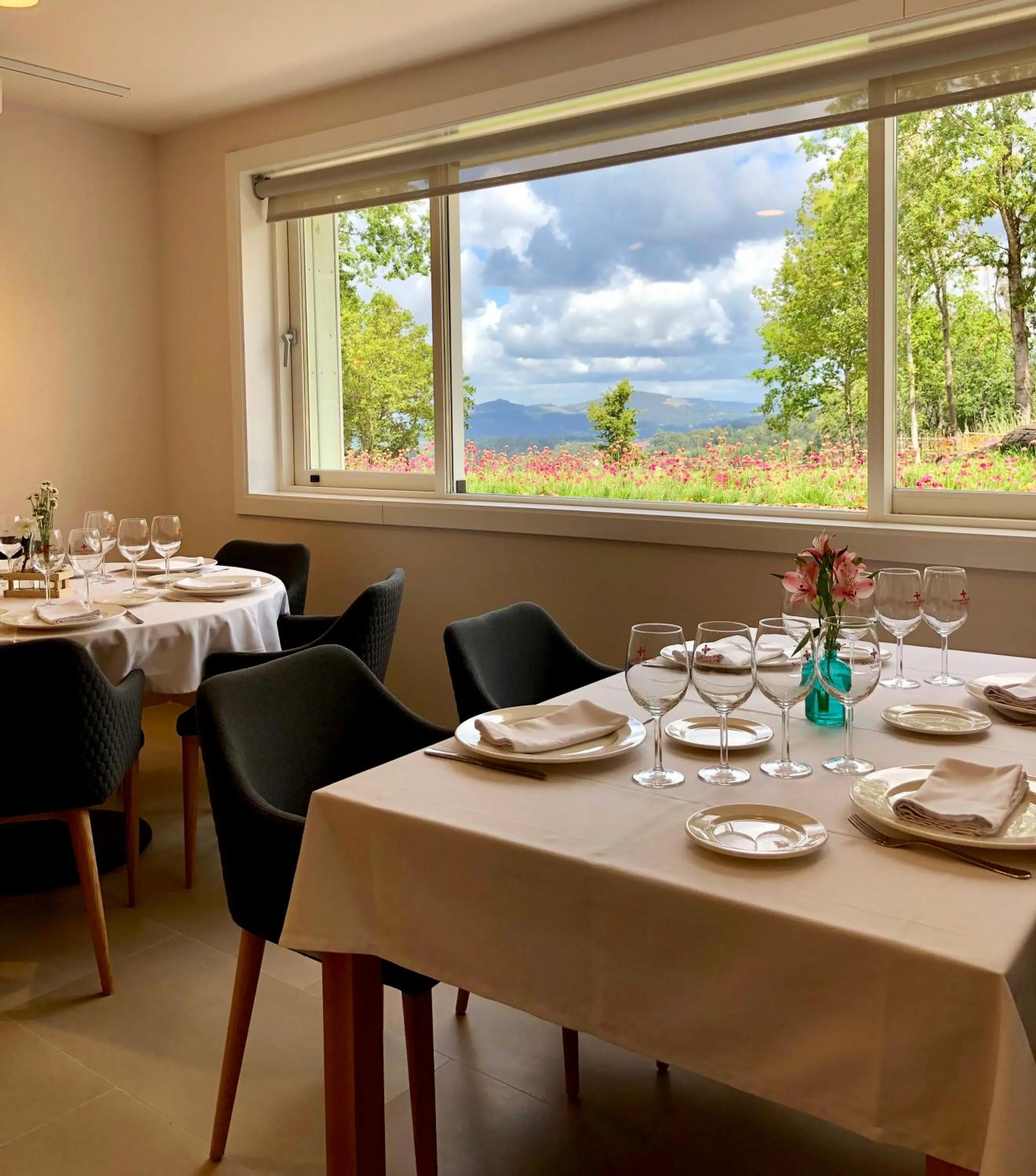 Restaurant/places to eat in Hotel Nande