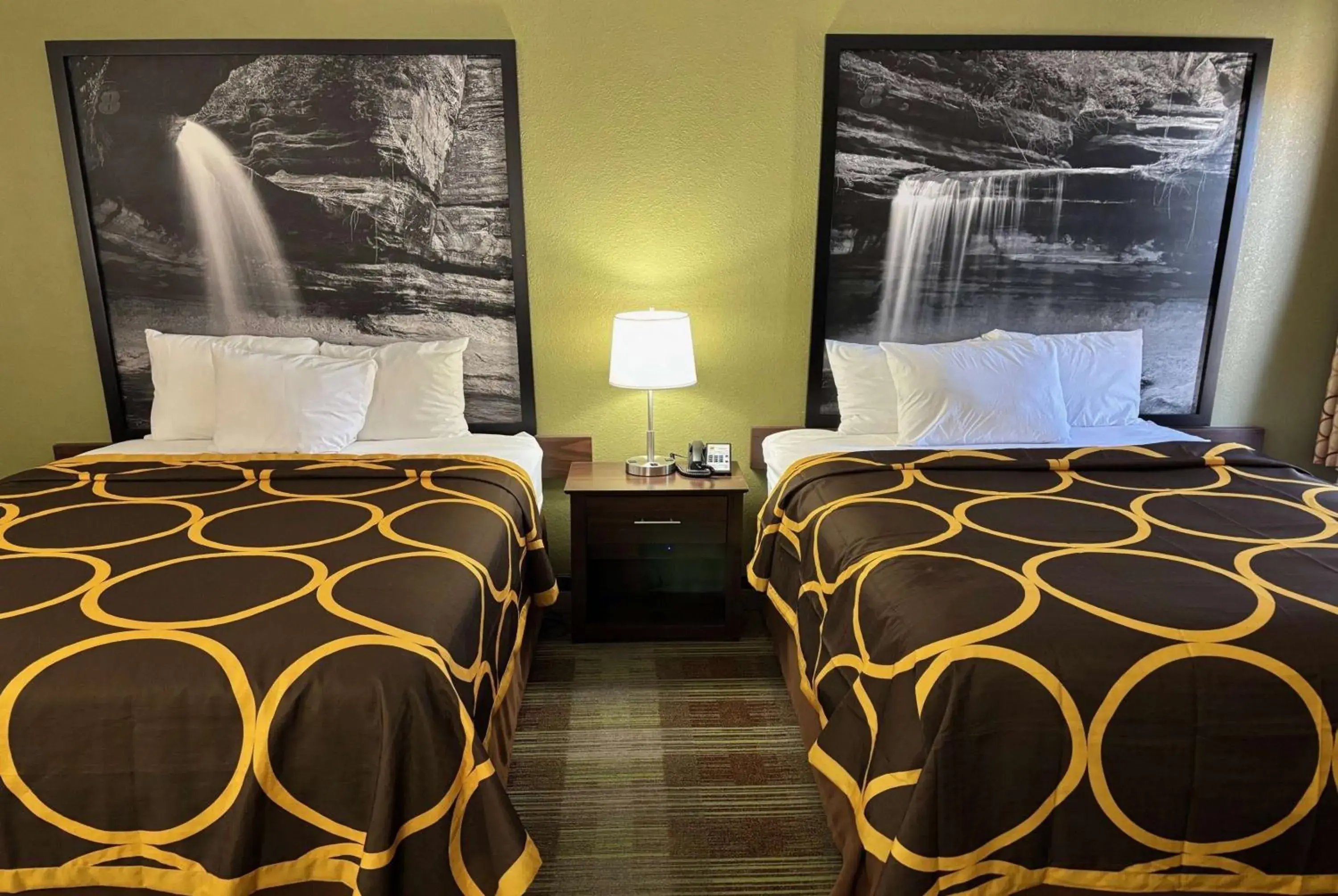 Queen Room with Two Queen Beds - Non-Smoking in Super 8 by Wyndham Lincoln Queen Room with Two Queen Beds - Non-Smoking in Super 8 by Wyndham Lincoln