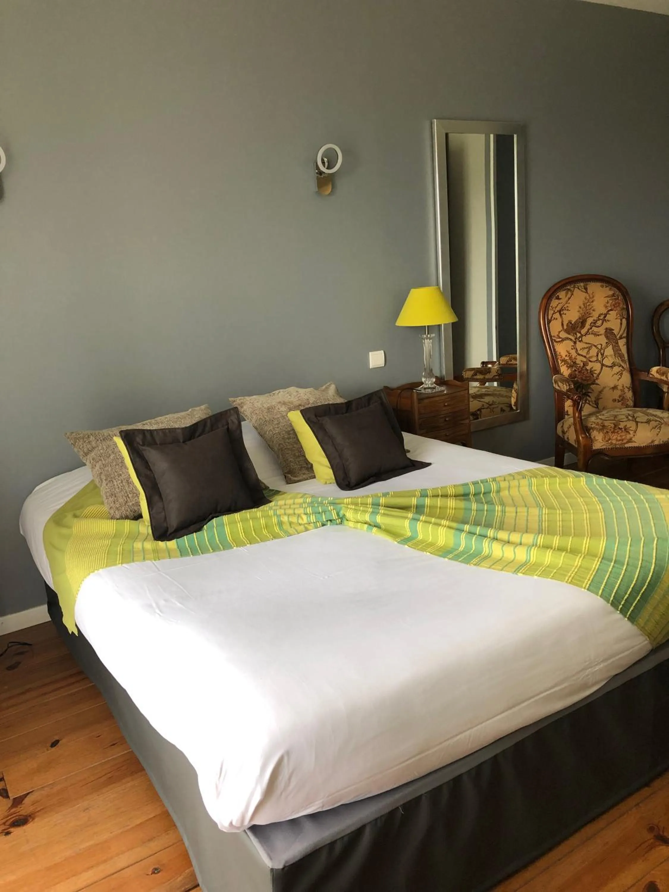 Photo of the whole room, Bed in A Fontana