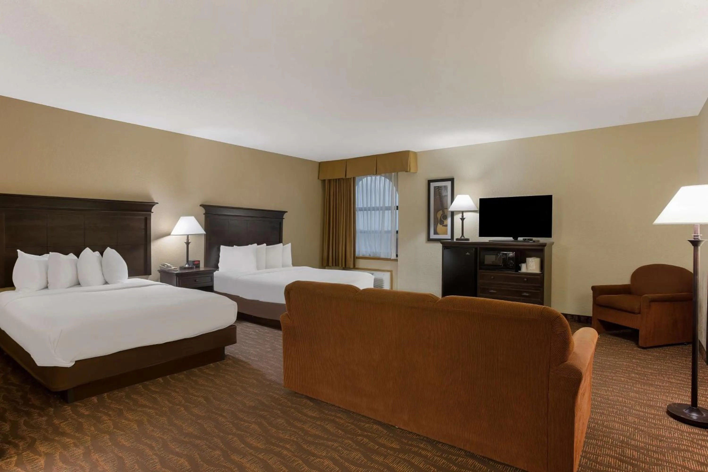 Bedroom, Bed in Best Western Music Capital Inn