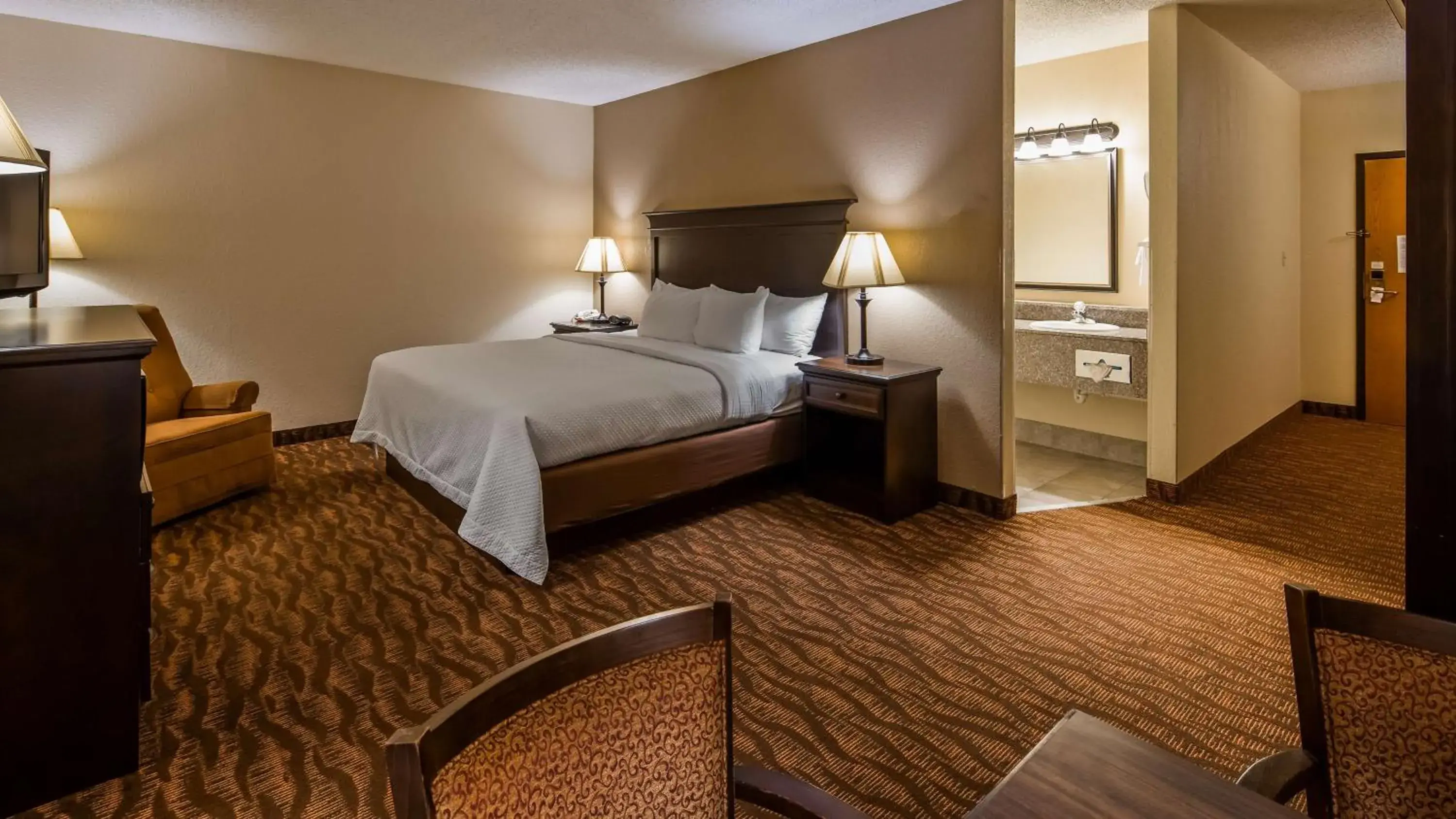 King Room with Spa Bath - Non-Smoking in Best Western Music Capital Inn King Room with Spa Bath - Non-Smoking in Best Western Music Capital Inn