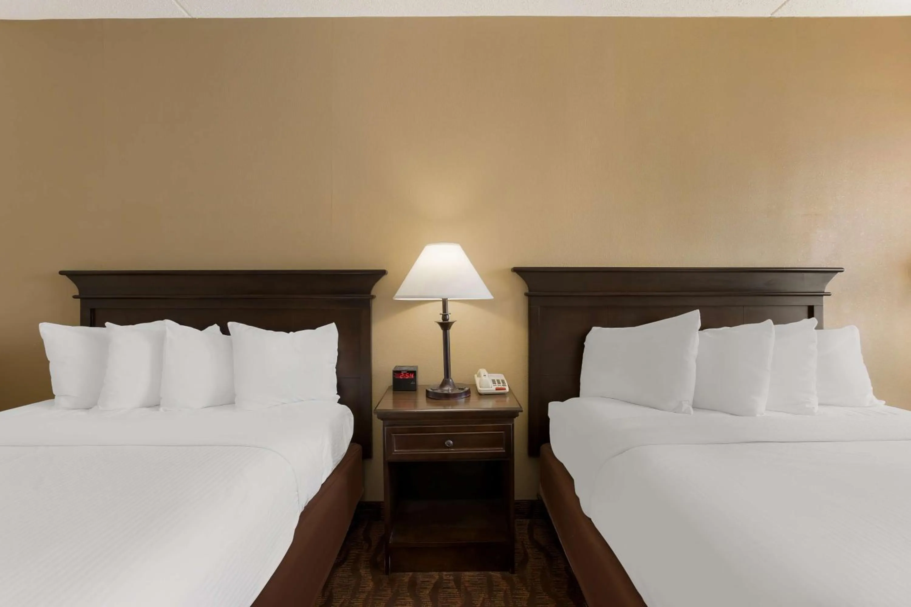 Bedroom, Bed in Best Western Music Capital Inn