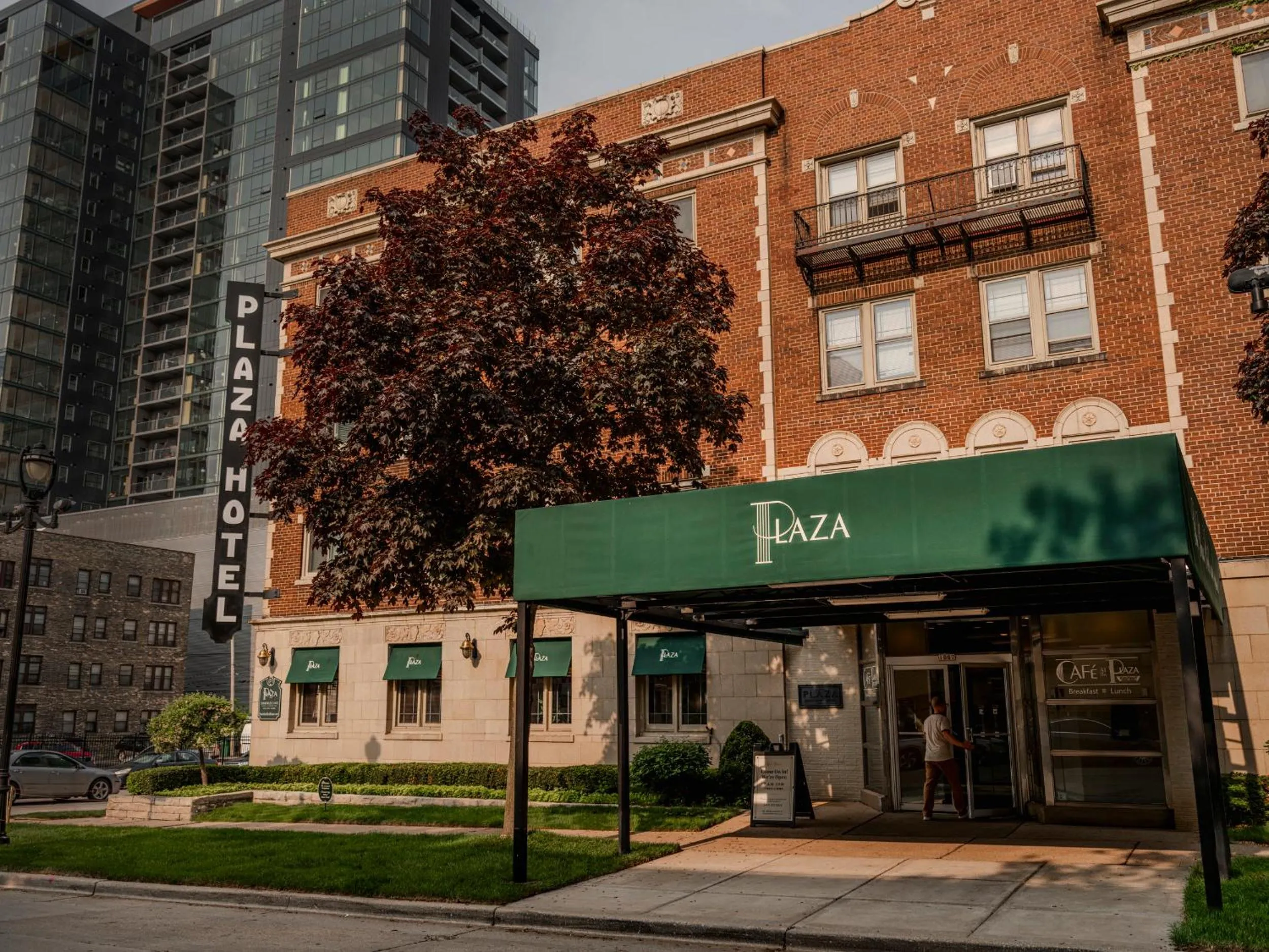 The Plaza Hotel - Milwaukee