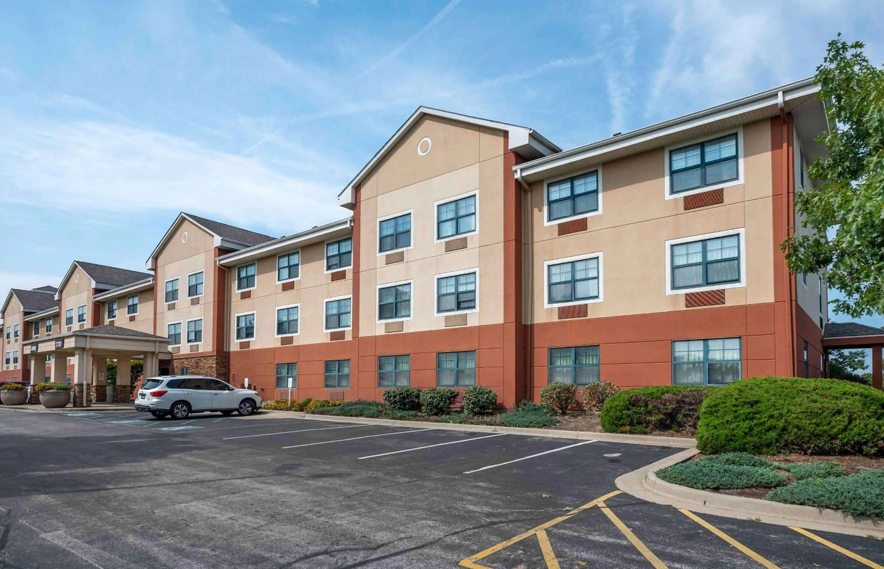 Property building in Extended Stay America Suites - Indianapolis - Airport