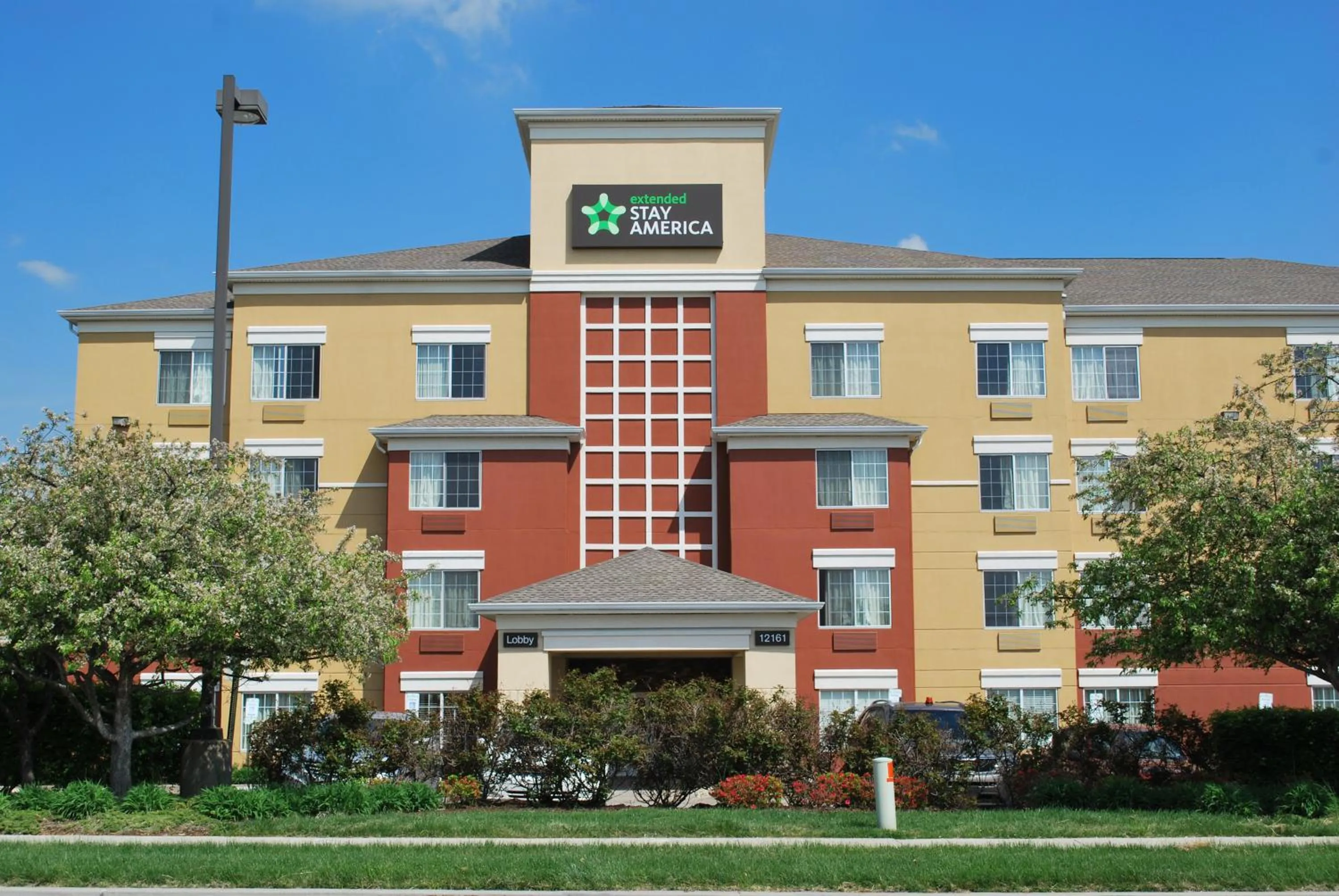 Property building in Extended Stay America Suites - St Louis - Westport - Central