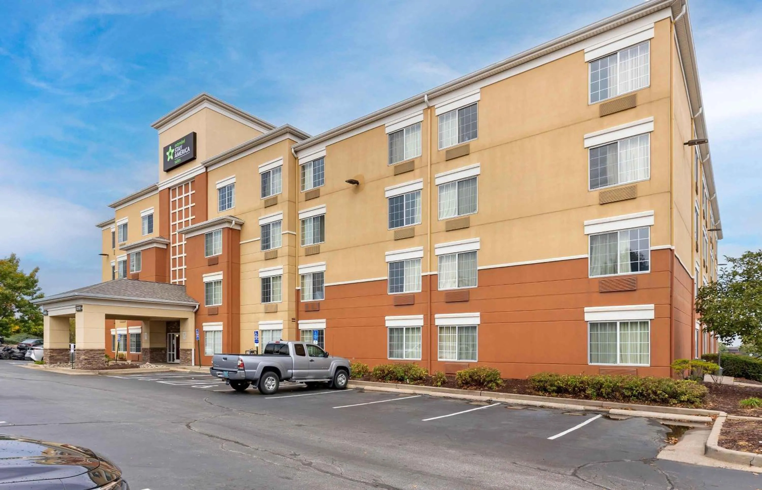 Property building in Extended Stay America Suites - St Louis - Westport - Central