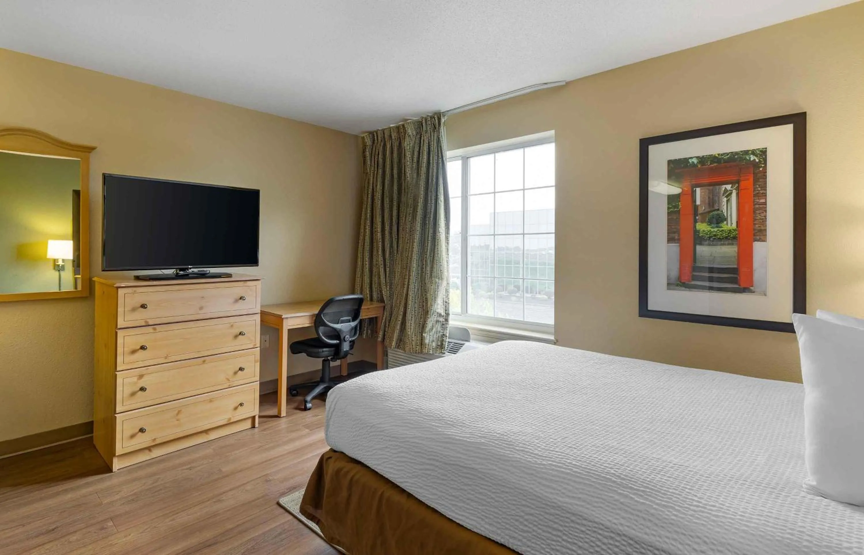 Bedroom, Bed in Extended Stay America Suites - St Louis - Westport - Central