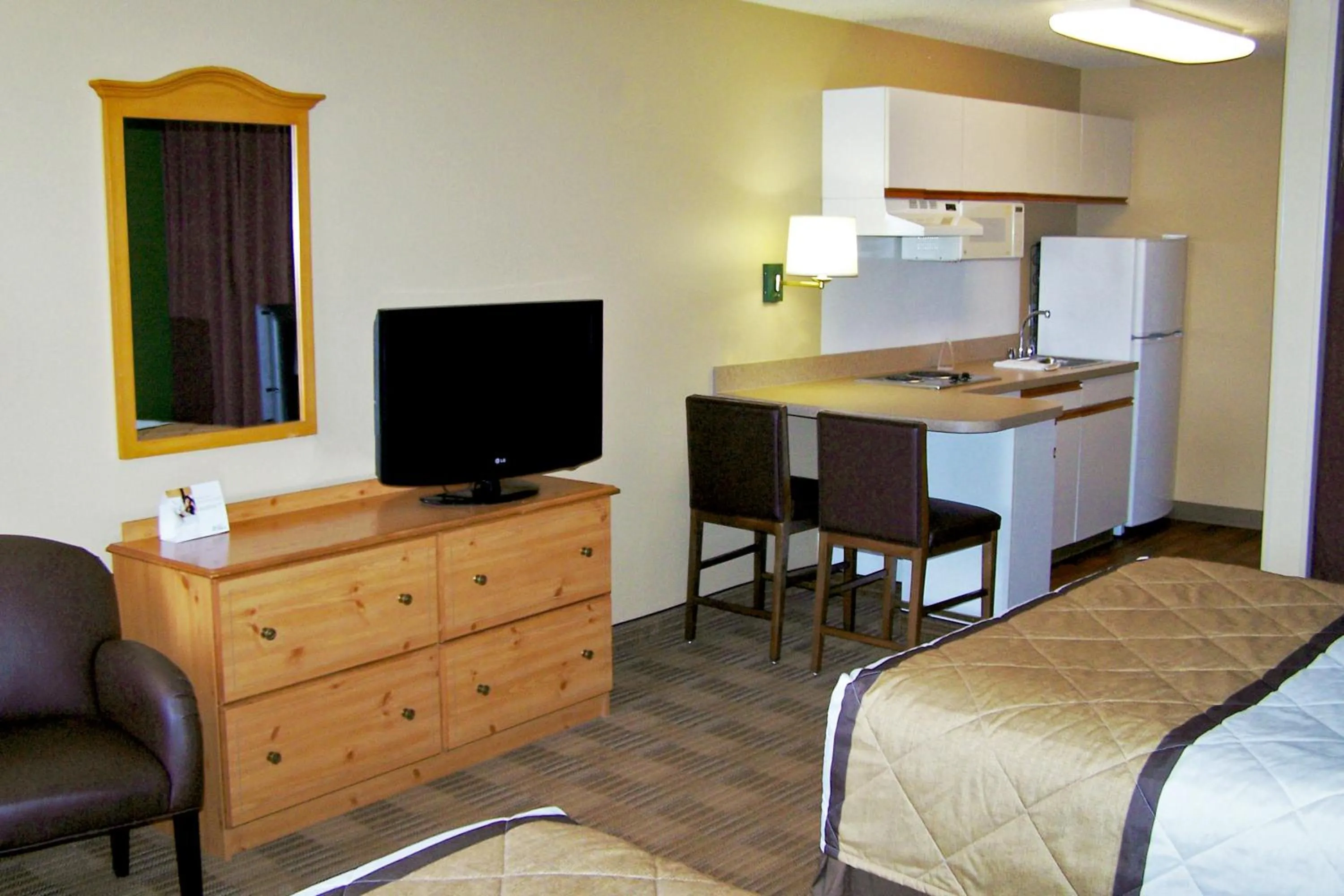 Bed in Extended Stay America Suites - St Louis - Westport - Central