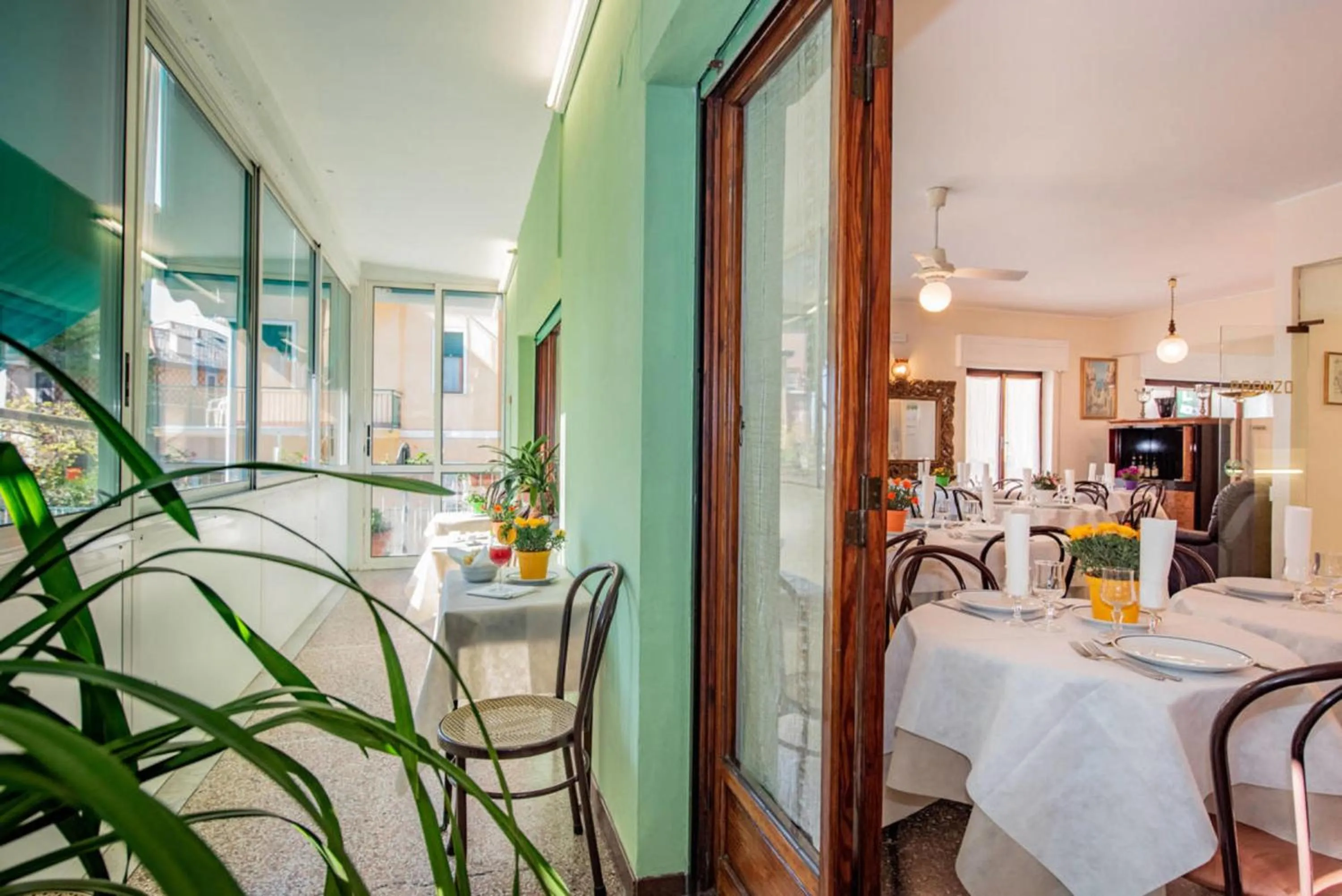 Restaurant/places to eat in Hotel Tirreno