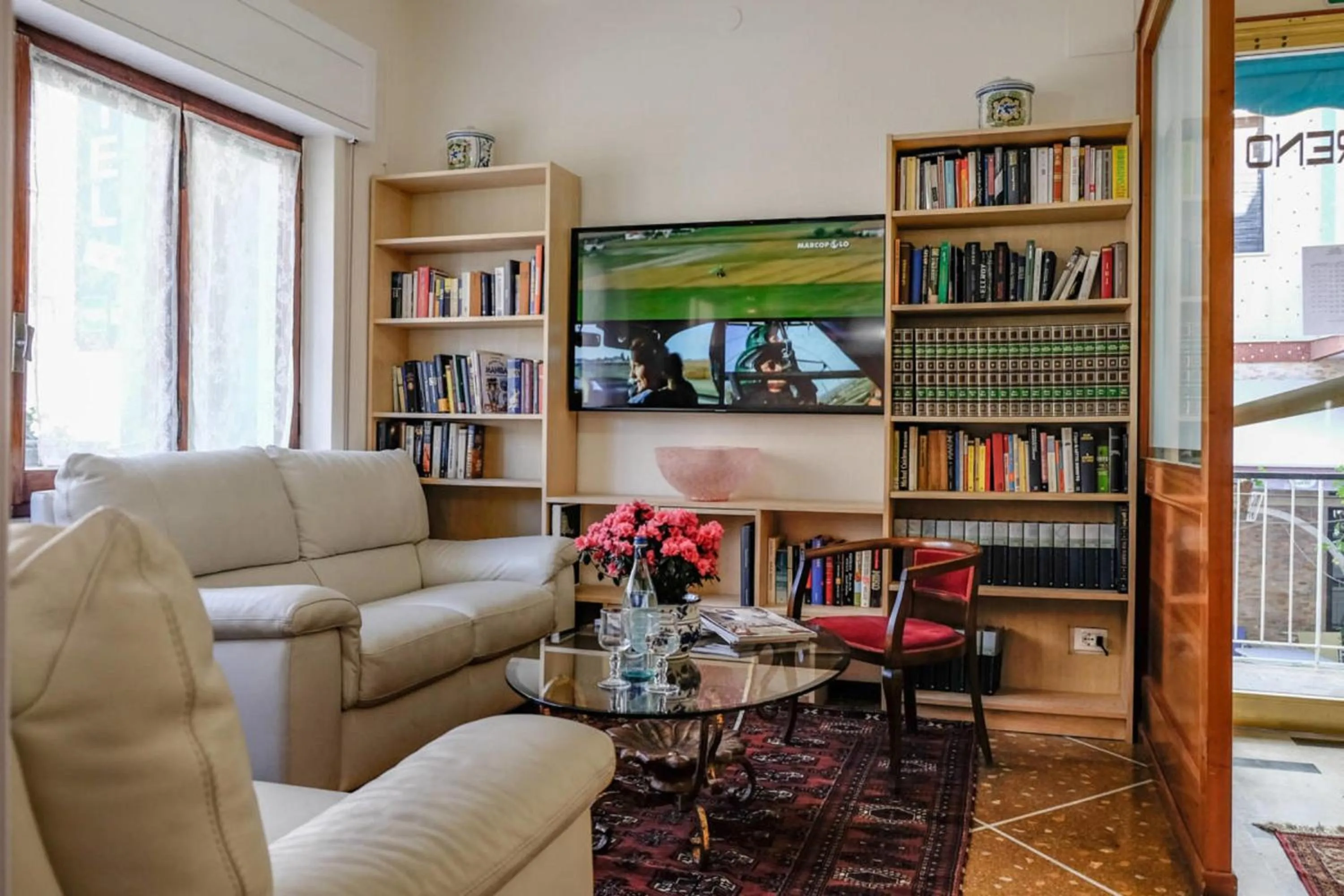 Communal lounge/ TV room in Hotel Tirreno