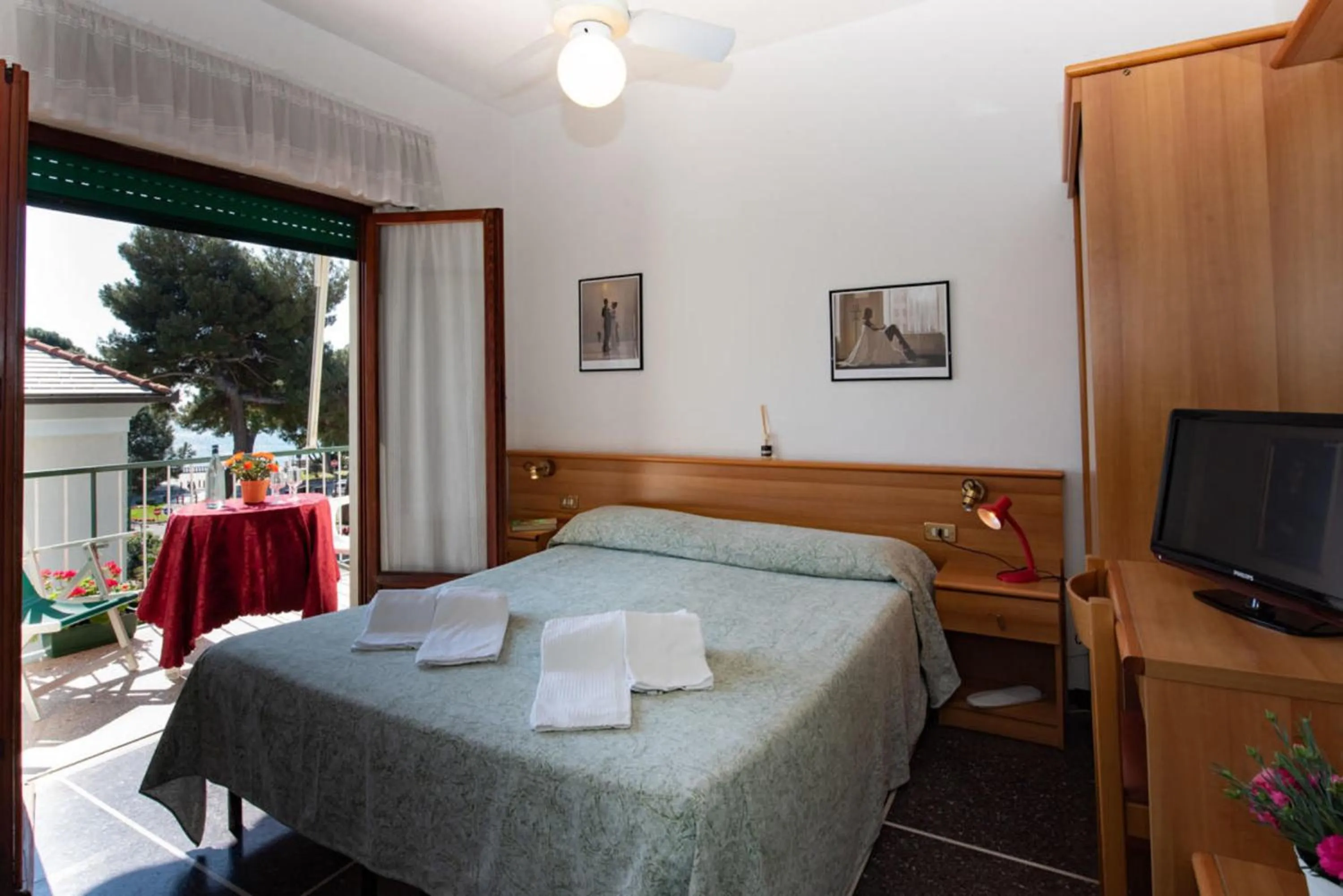 Bed in Hotel Tirreno