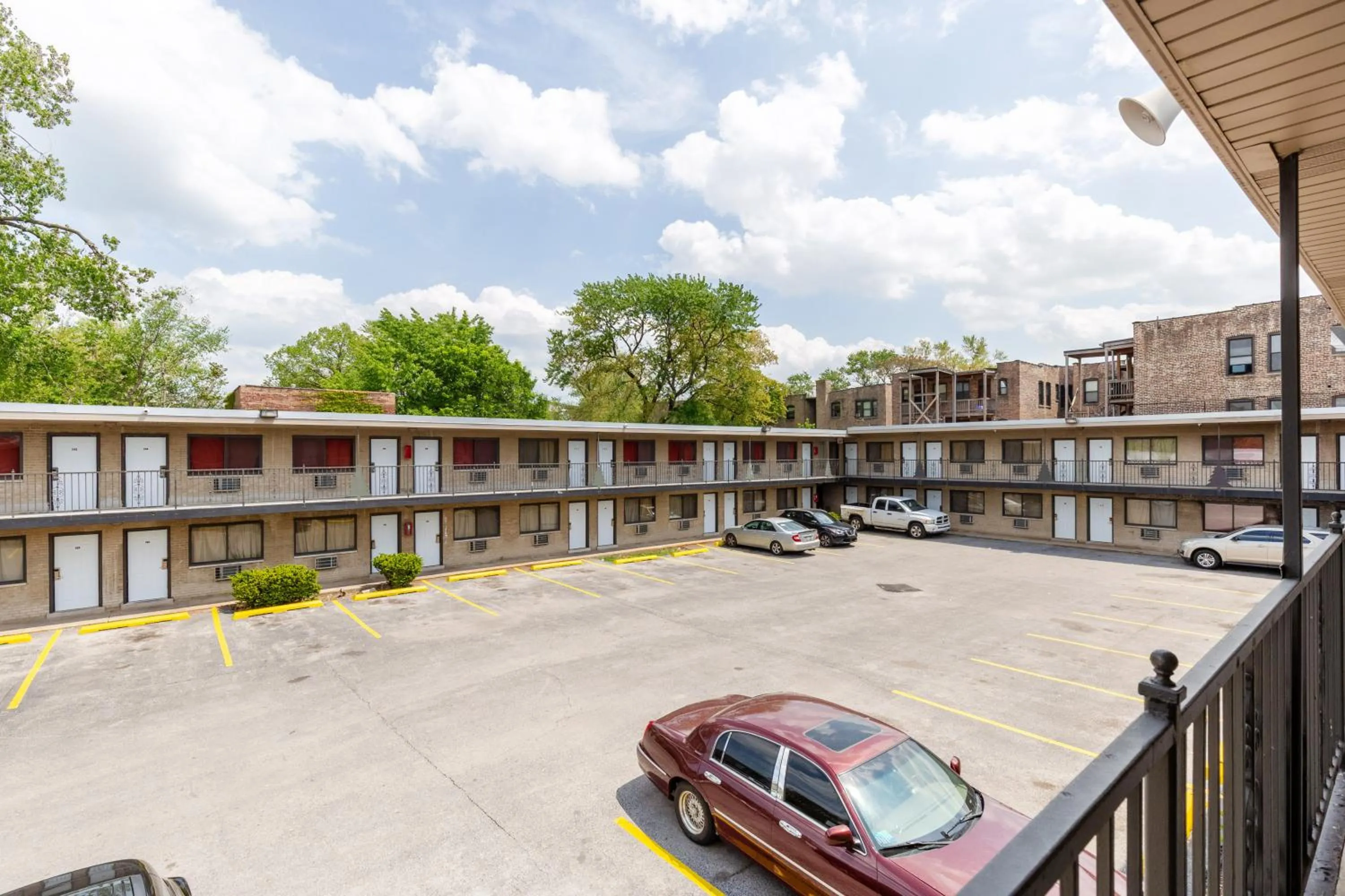 Parking in Best Motel By OYO Chicago I-90