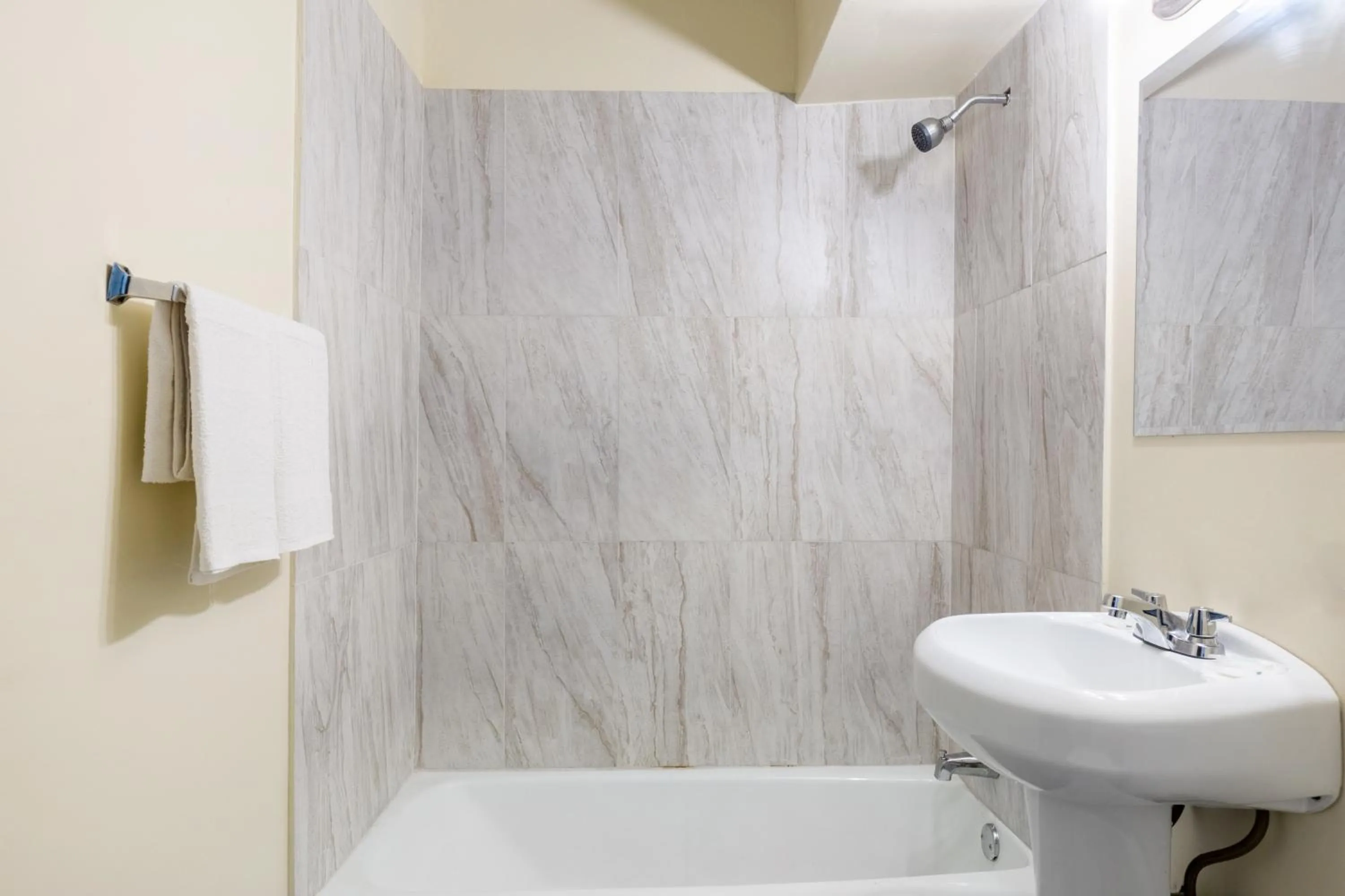 Bathroom in Best Motel By OYO Chicago I-90