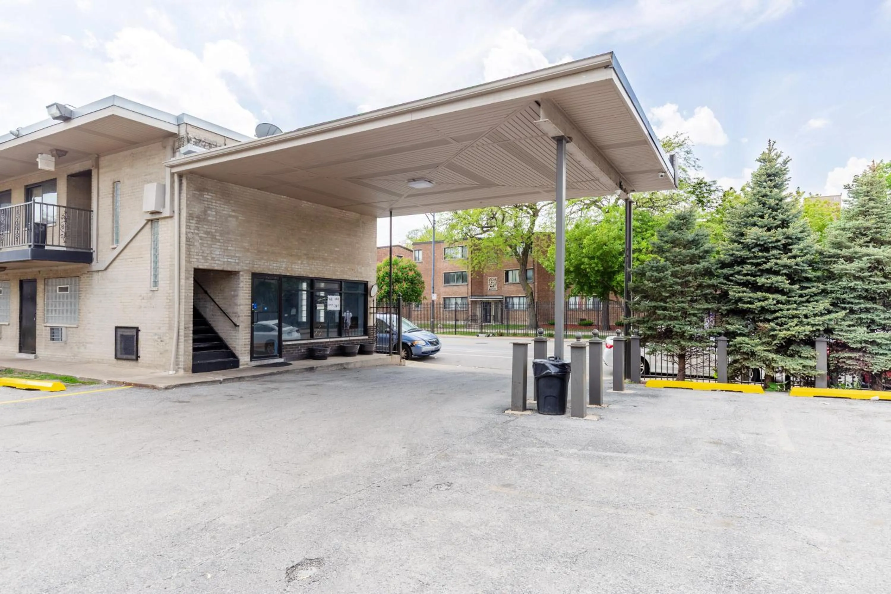 Facade/entrance in Best Motel By OYO Chicago I-90