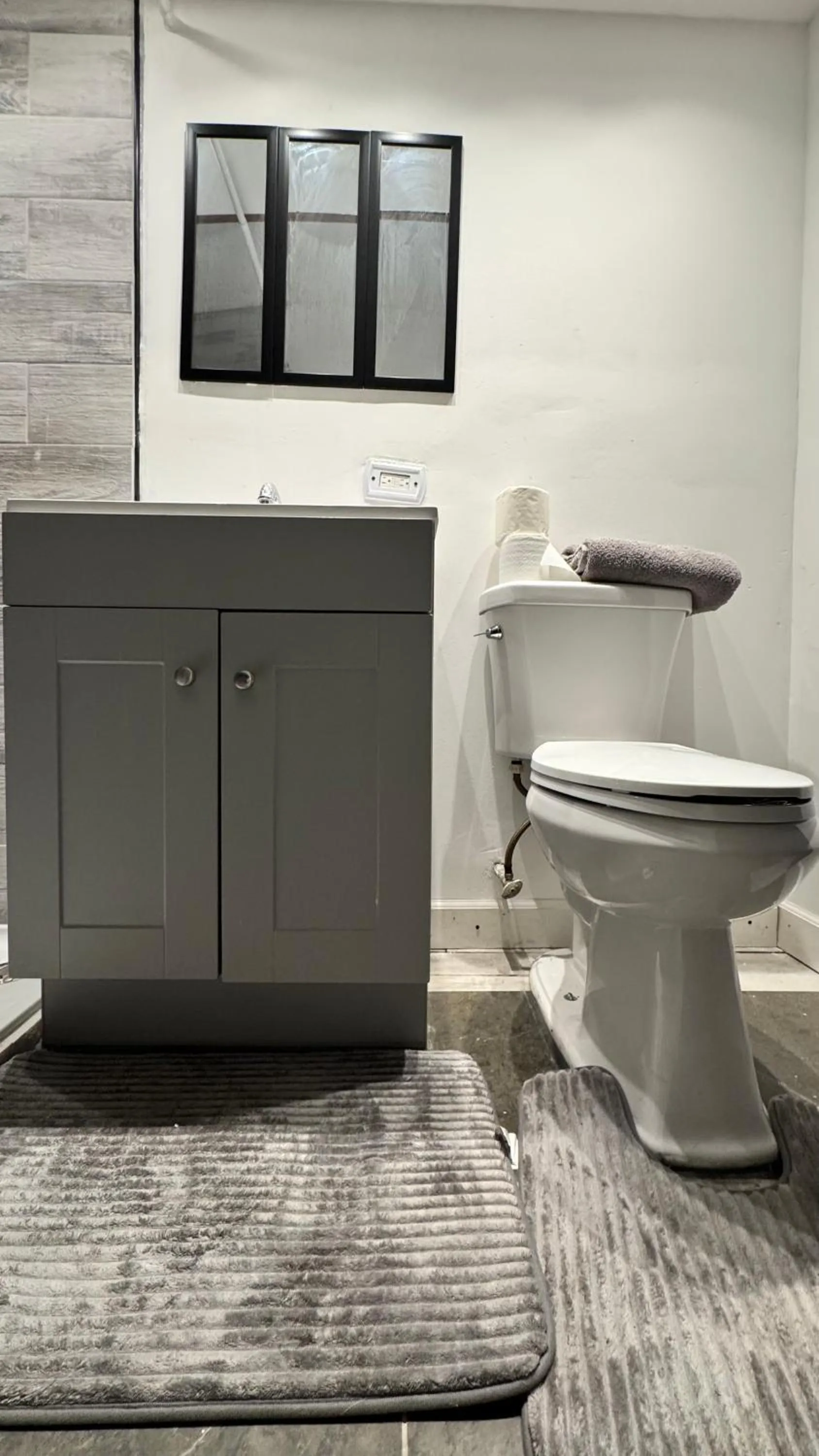 Bathroom in Best Motel By OYO Chicago I-90