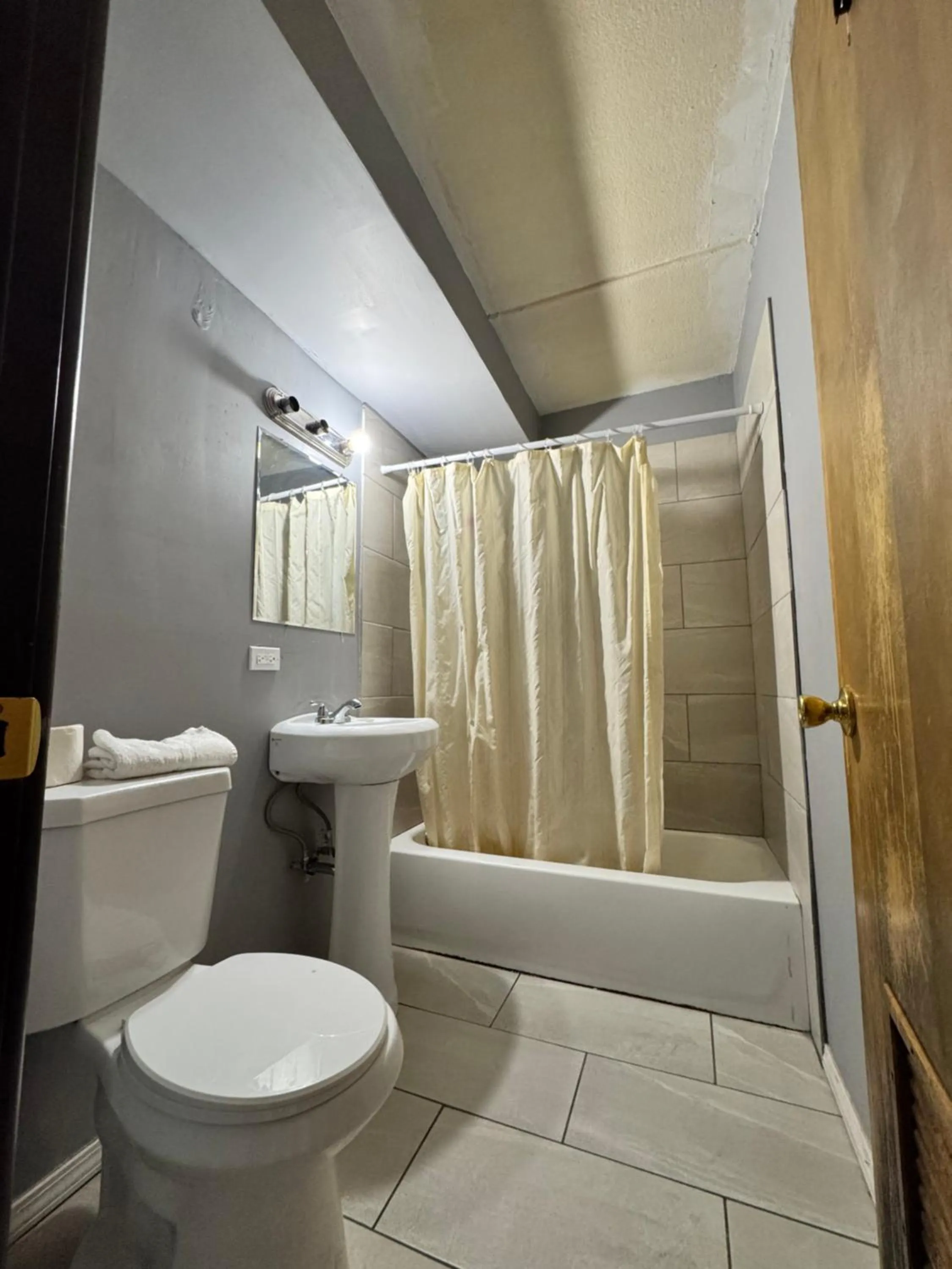 Bathroom in Best Motel By OYO Chicago I-90