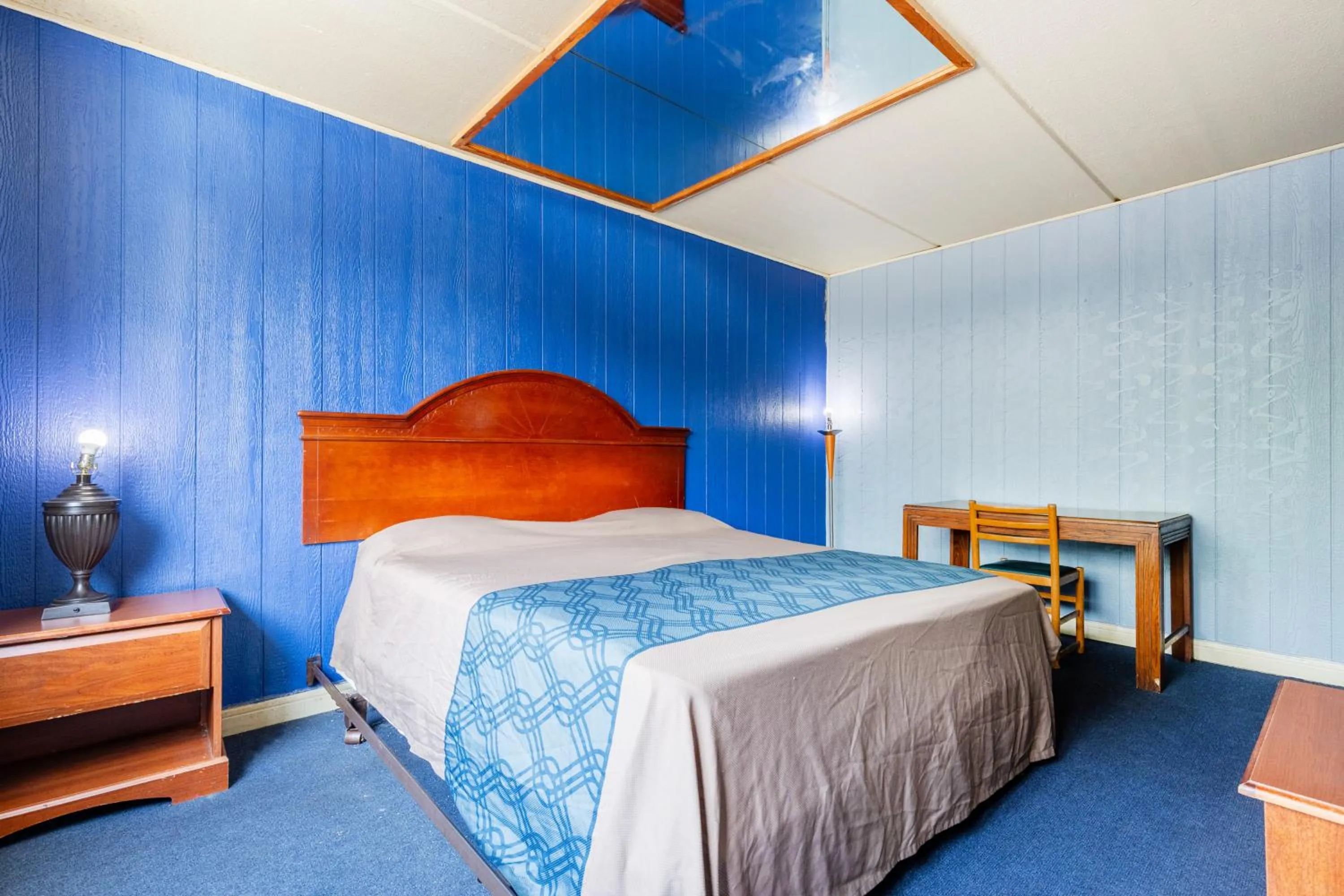 Bedroom, Bed in Best Motel By OYO Chicago I-90