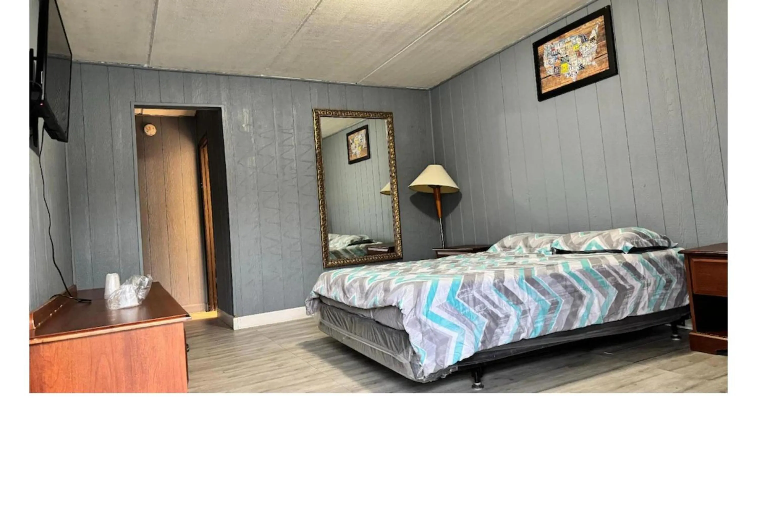 Bedroom, Bed in Best Motel By OYO Chicago I-90