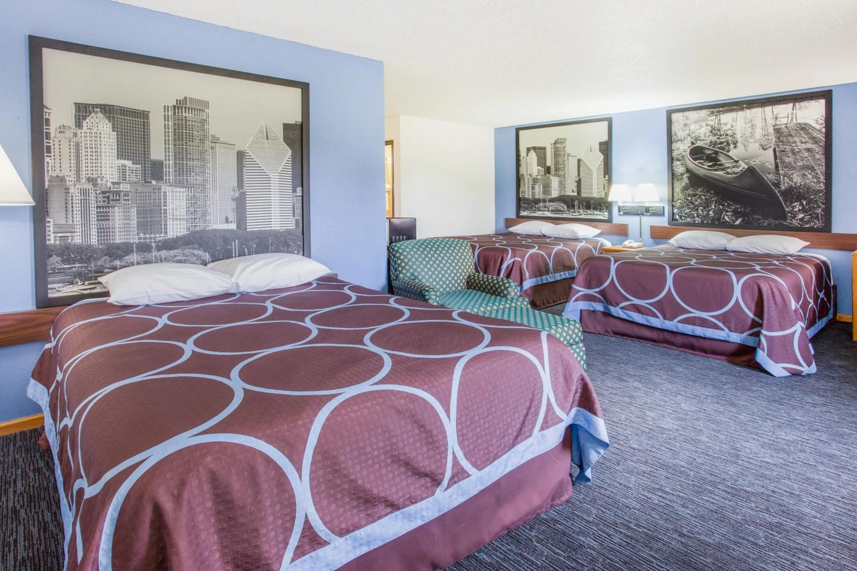 Bedroom, Bed in Super 8 by Wyndham Monmouth IL