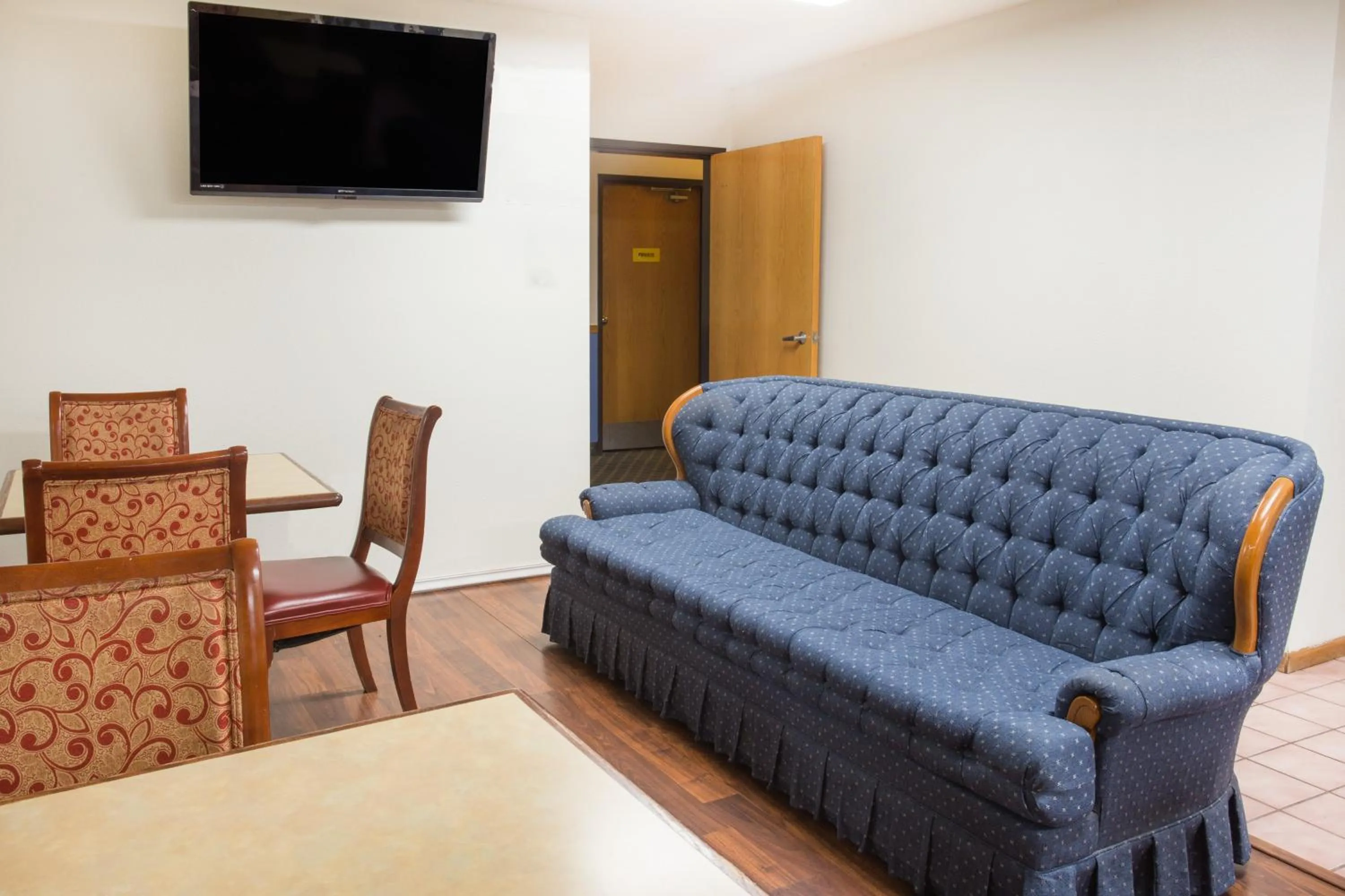 Lobby or reception in Super 8 by Wyndham Monmouth IL