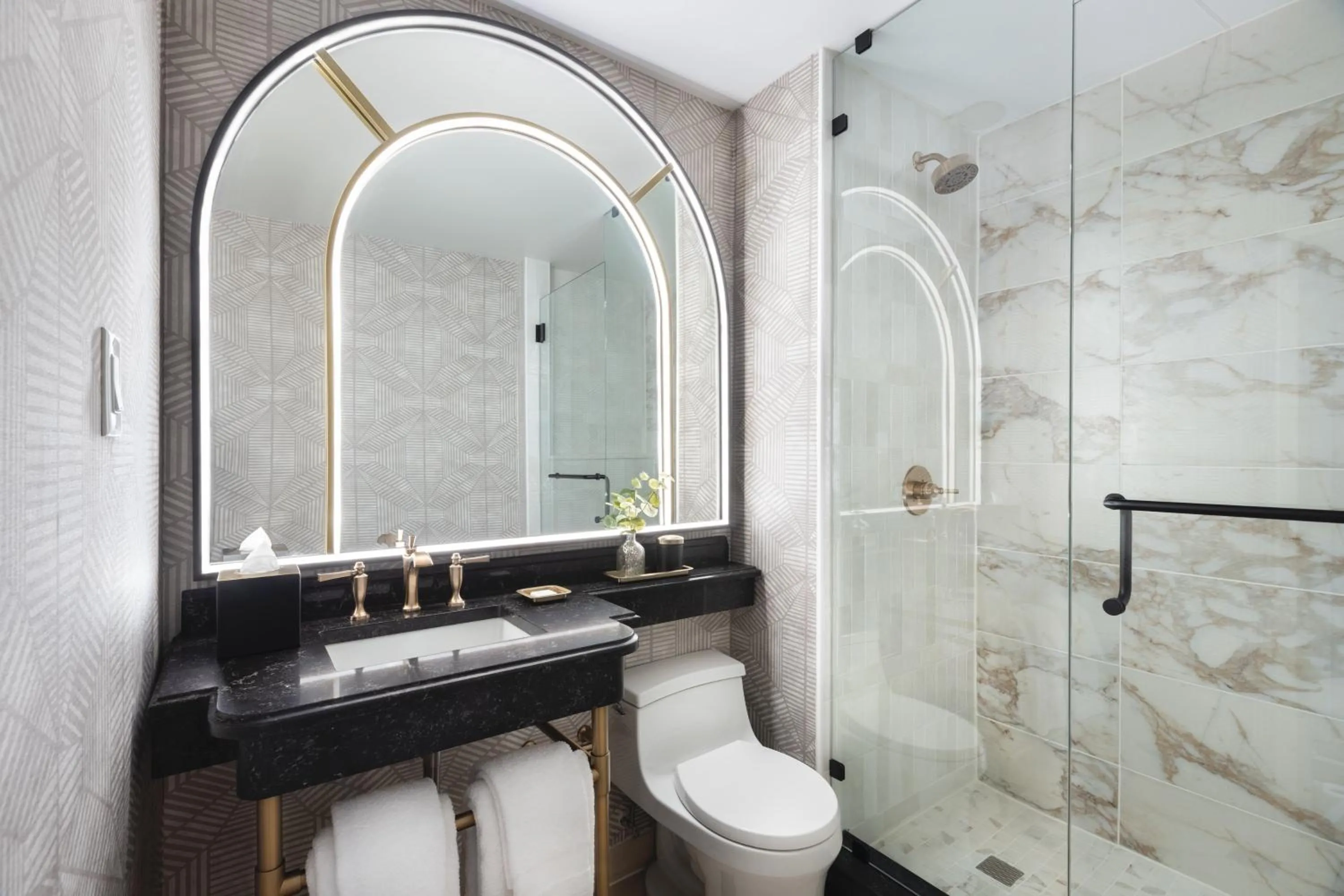 Bathroom in Omni Severin Hotel