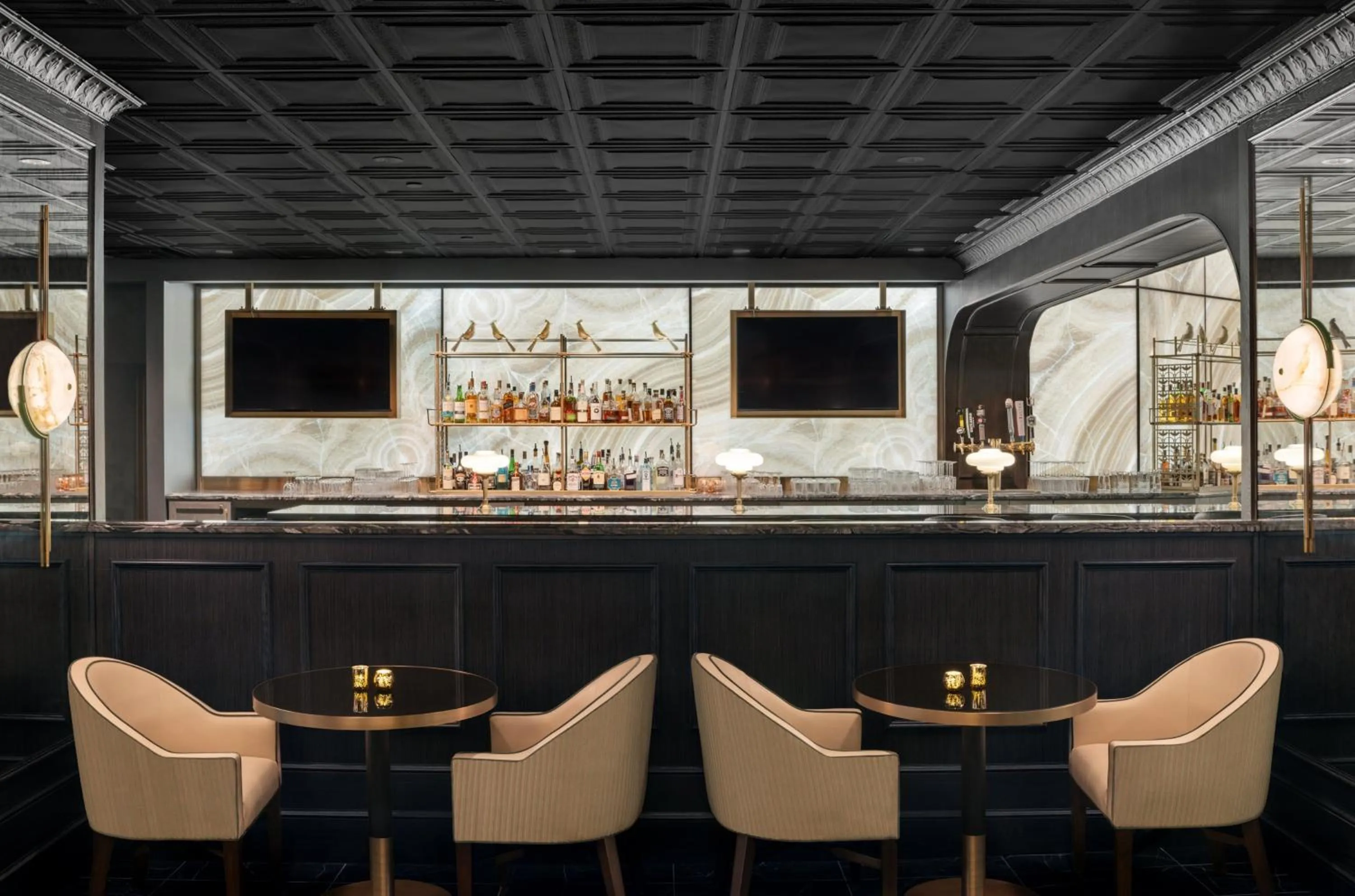 Lounge or bar in Omni Severin Hotel