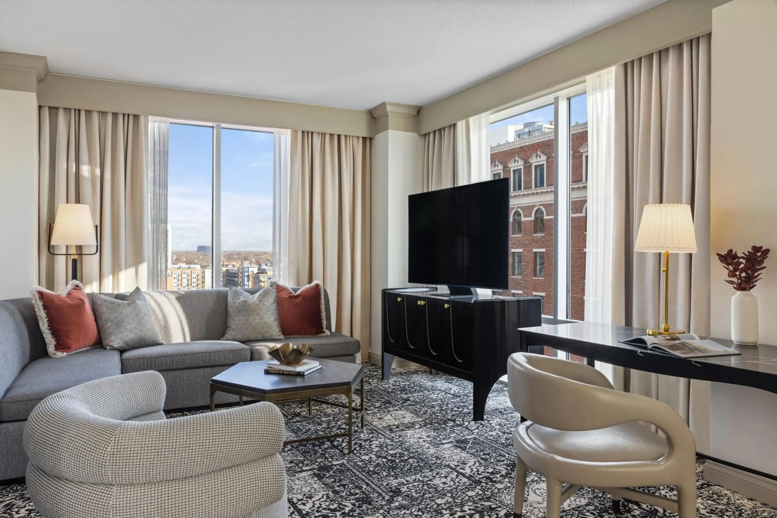 Photo of the whole room in Omni Severin Hotel