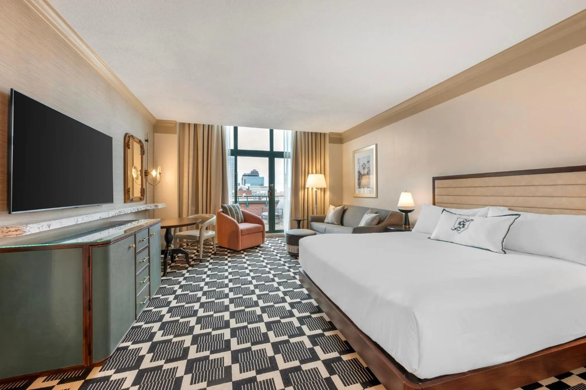 Nearby landmark, Bed in Omni Severin Hotel