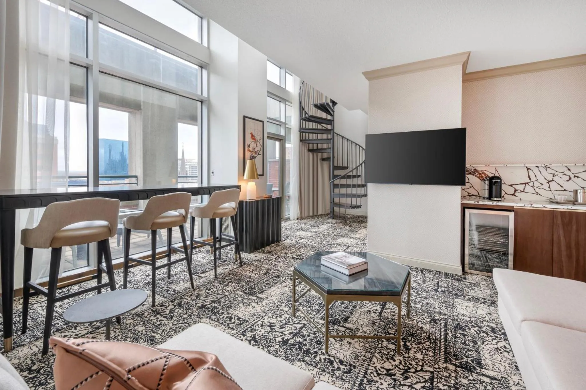 Bedroom in Omni Severin Hotel