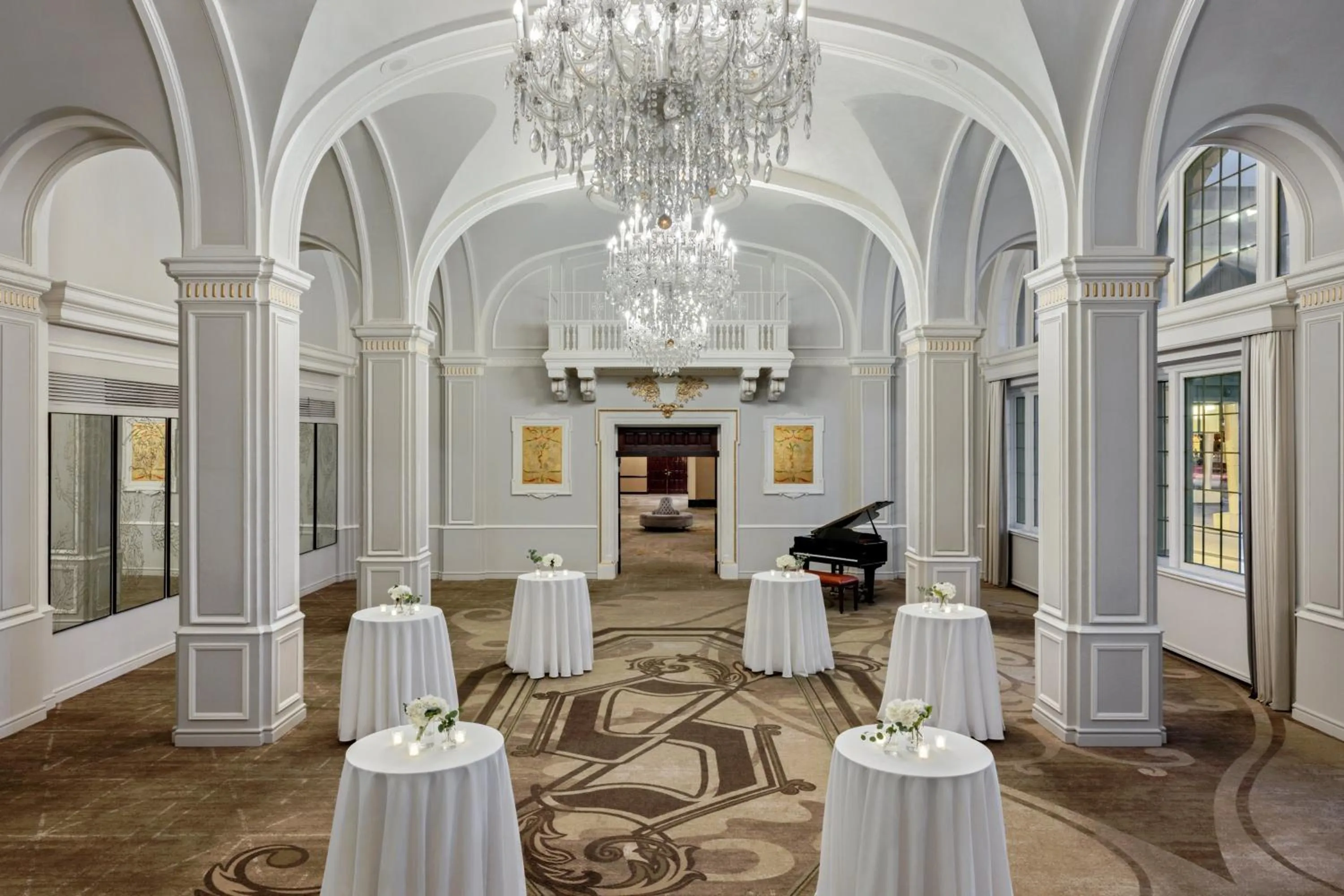 Banquet/Function facilities in Omni Severin Hotel