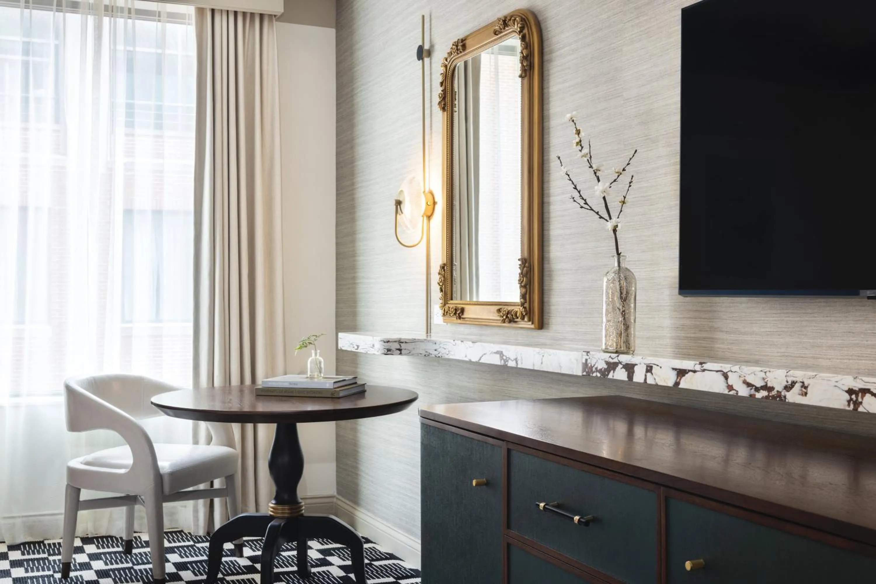 Photo of the whole room in Omni Severin Hotel