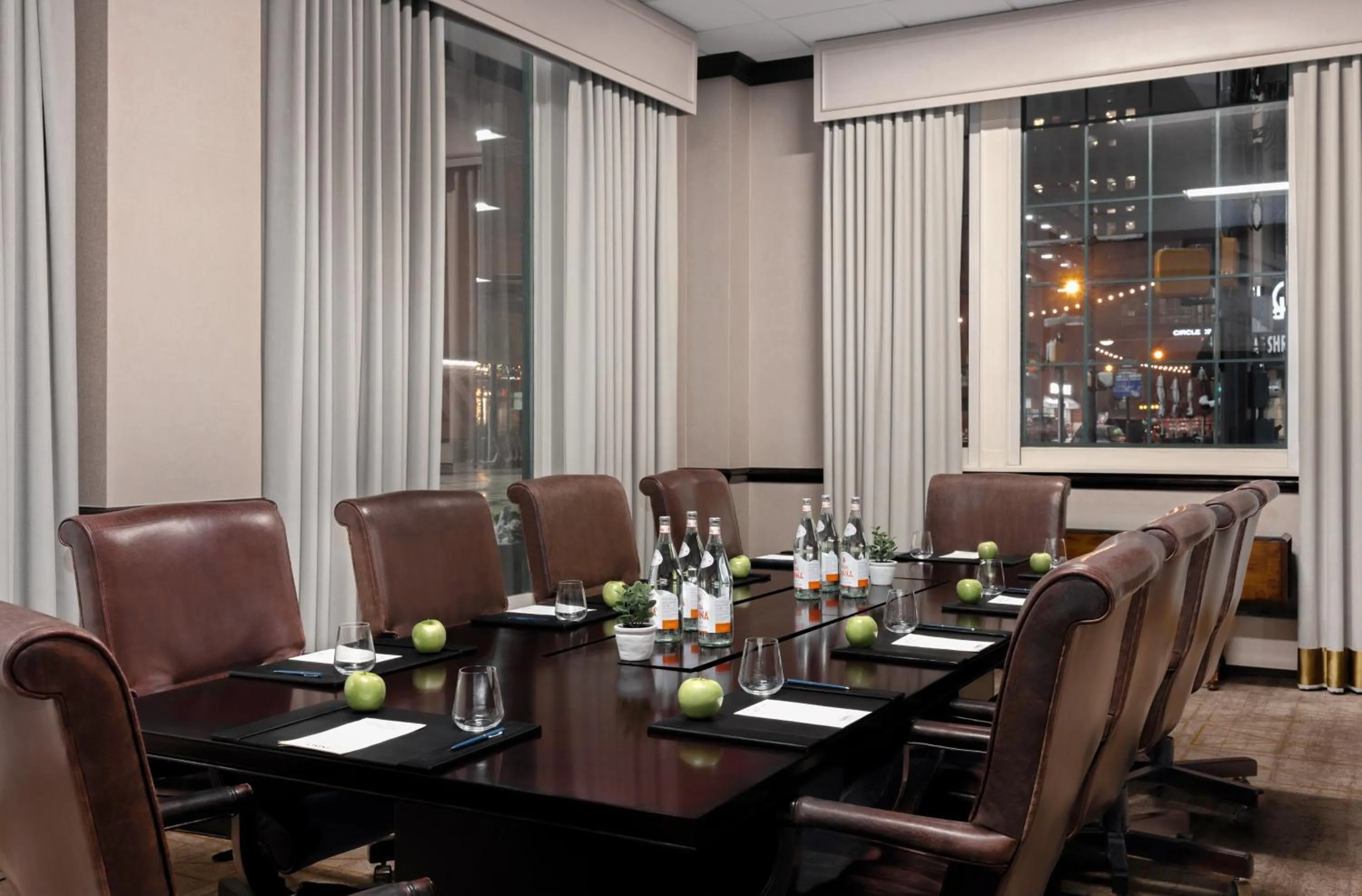 Meeting/conference room in Omni Severin Hotel