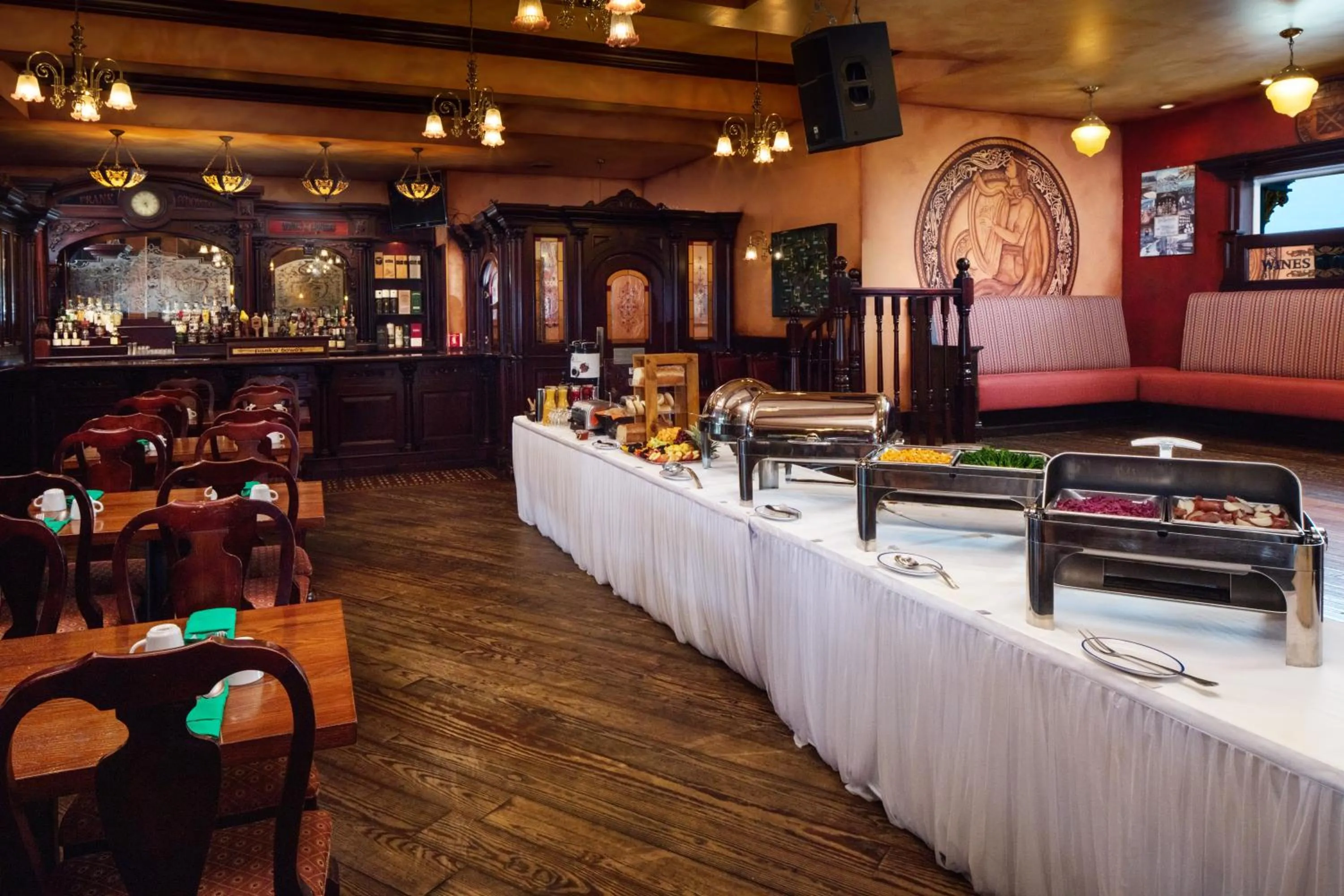 Breakfast in Irish Cottage Inn & Suites