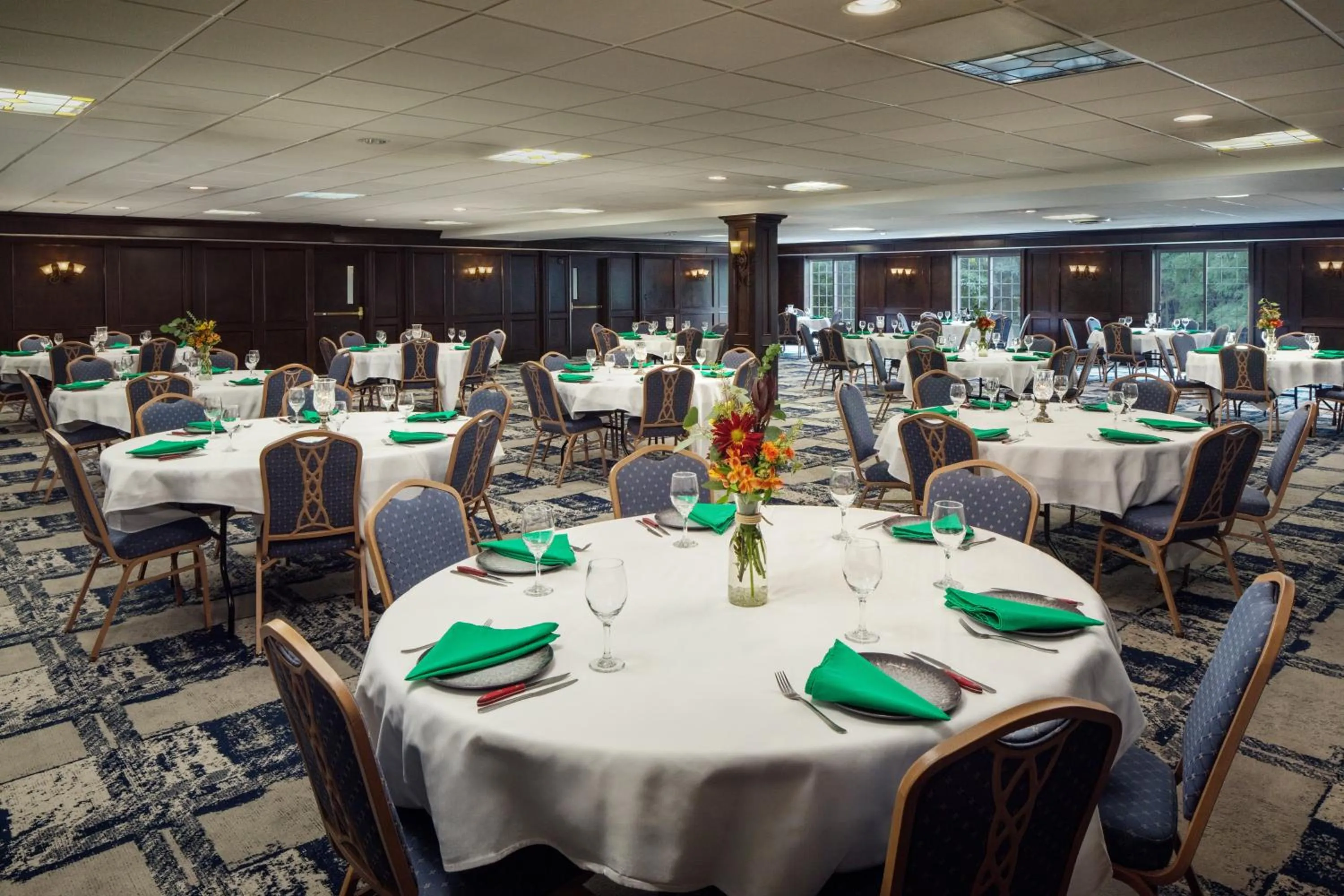 Meeting/conference room in Irish Cottage Inn & Suites