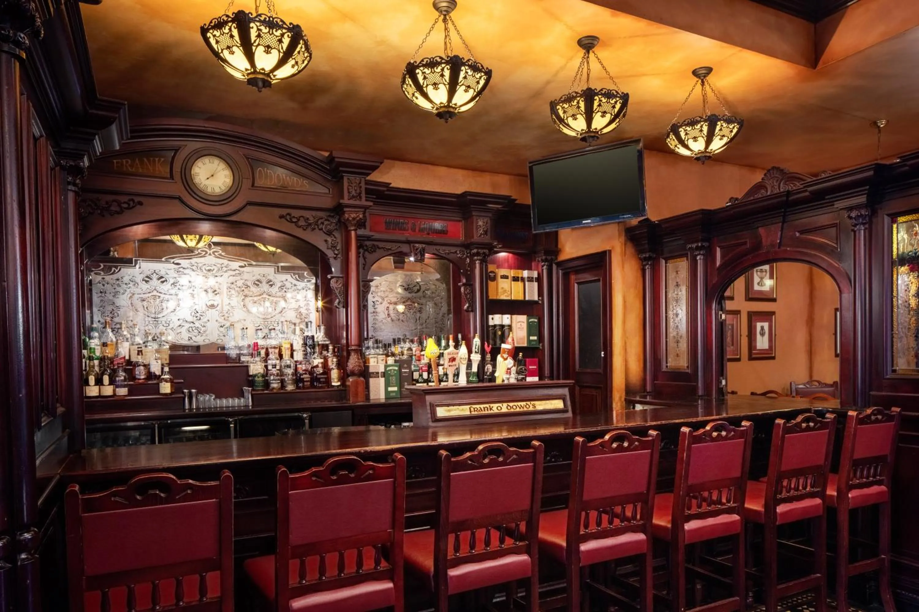 Restaurant/places to eat in Irish Cottage Inn & Suites