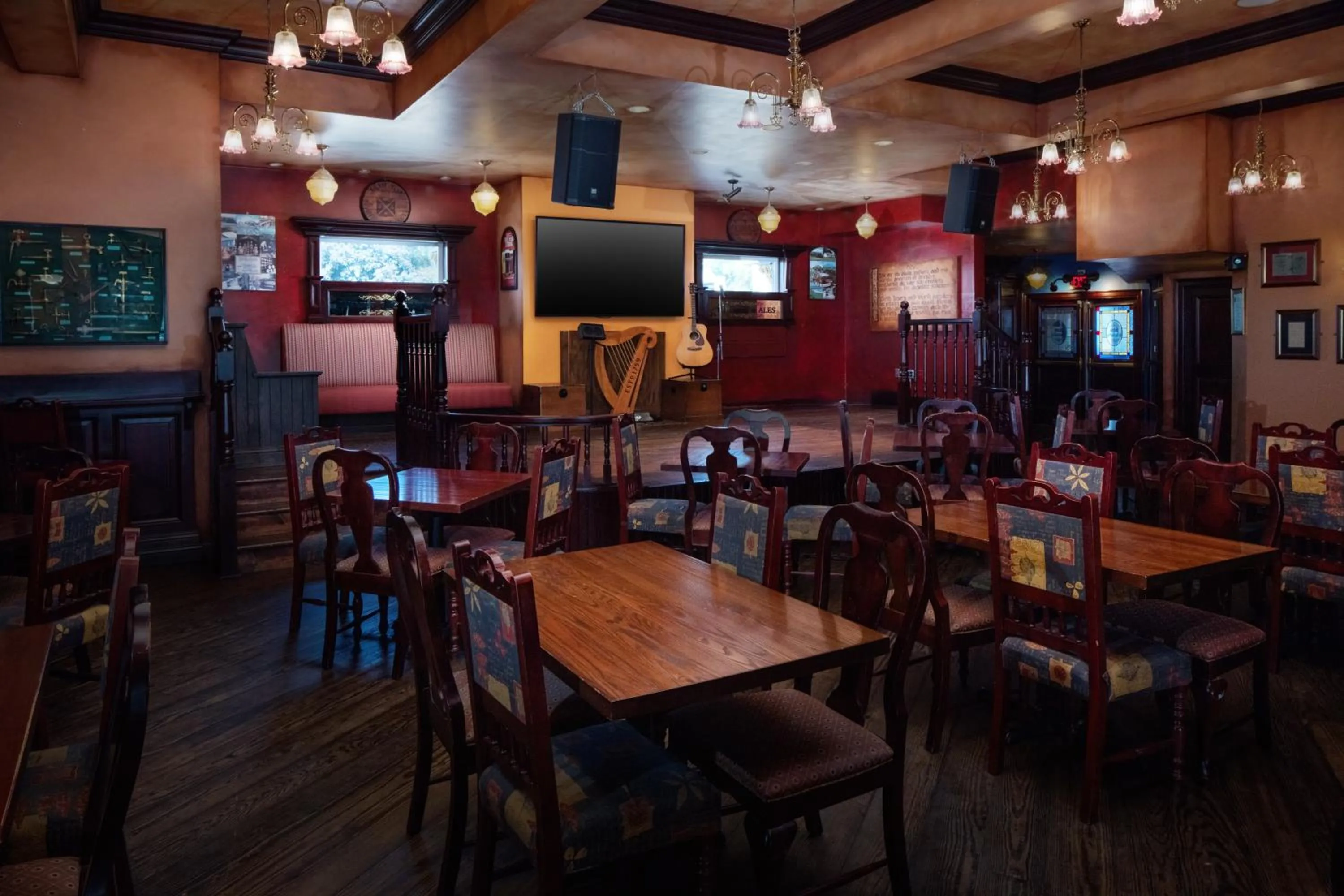 Restaurant/places to eat in Irish Cottage Inn & Suites