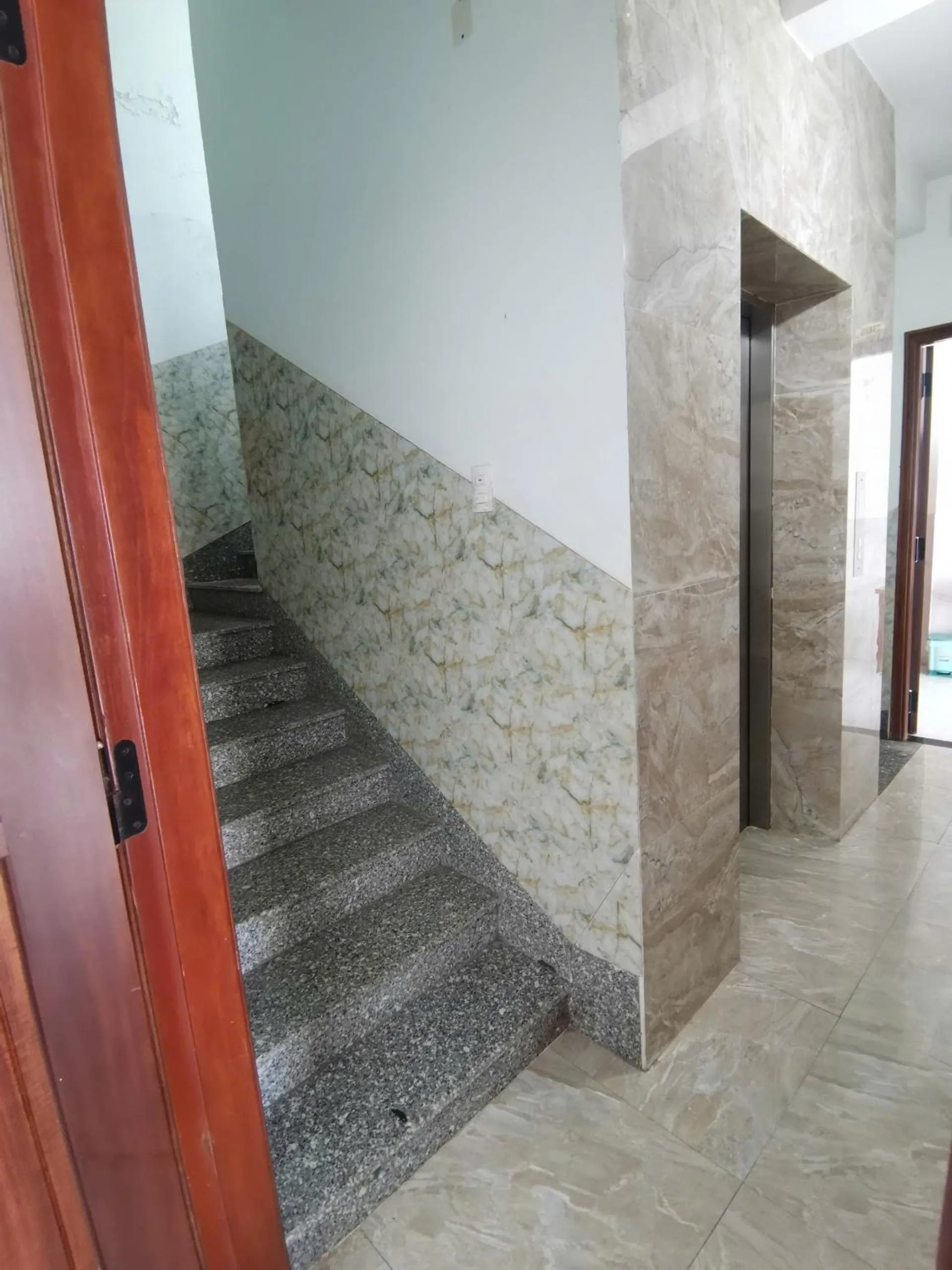 elevator in VIVU HOTEL