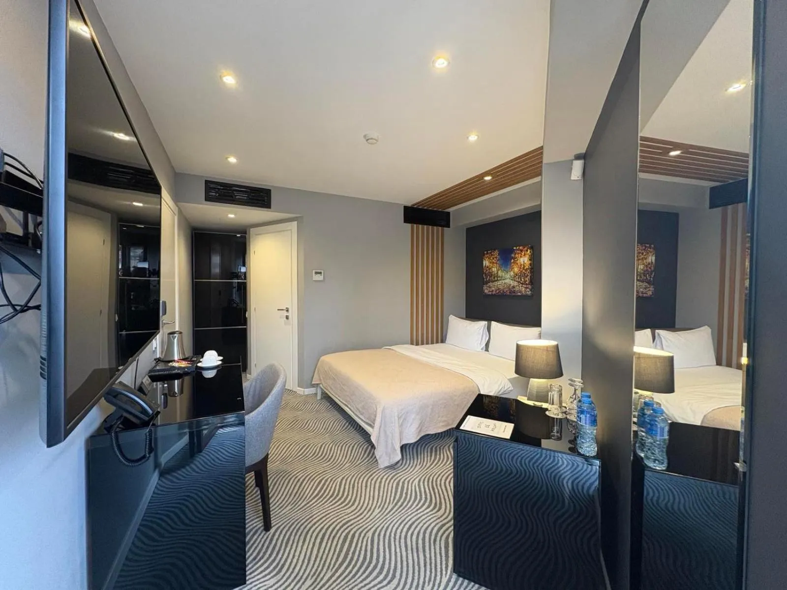 Bed in Silver 39 Corner Hotel