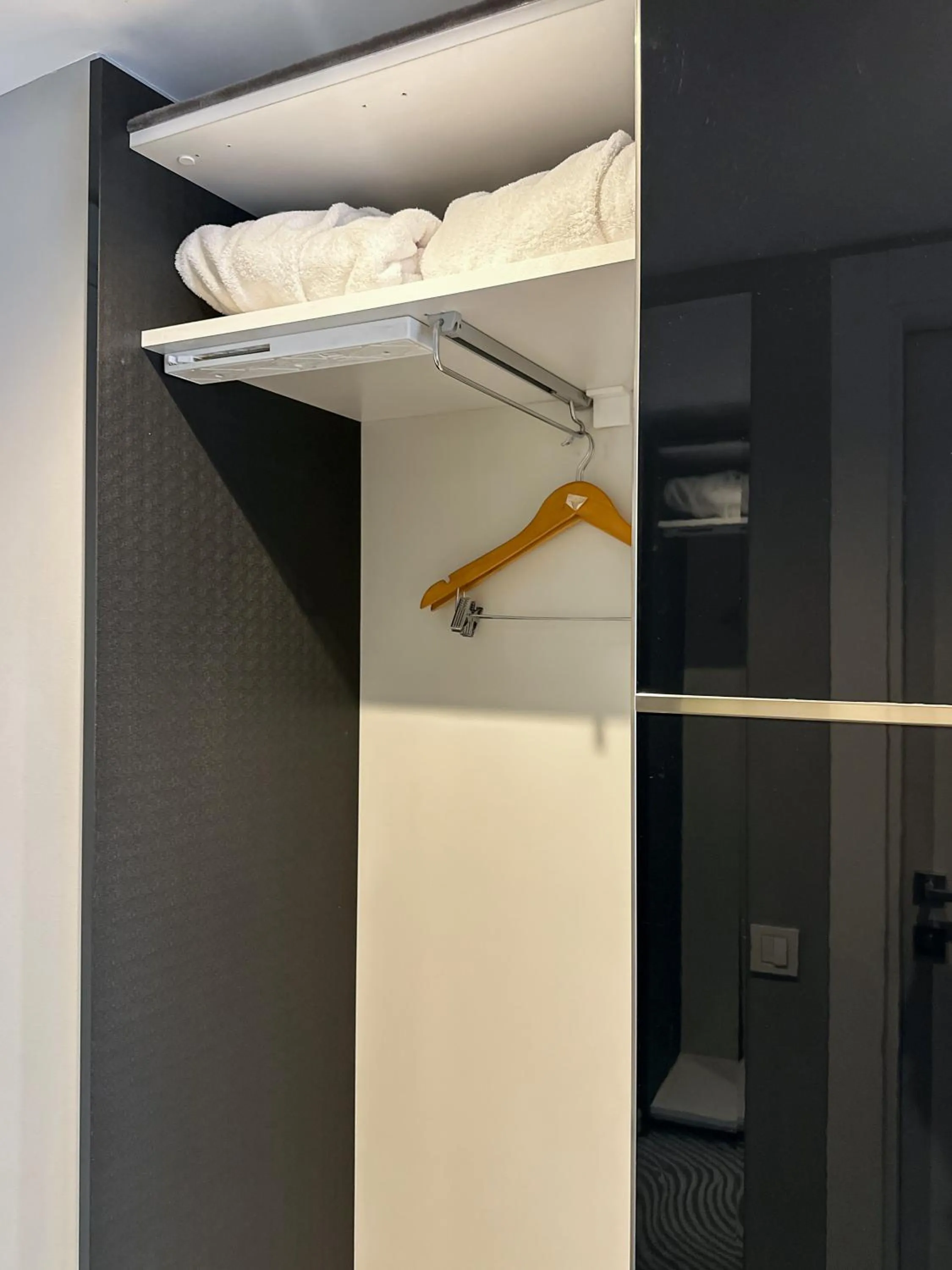 room service in Silver 39 Corner Hotel