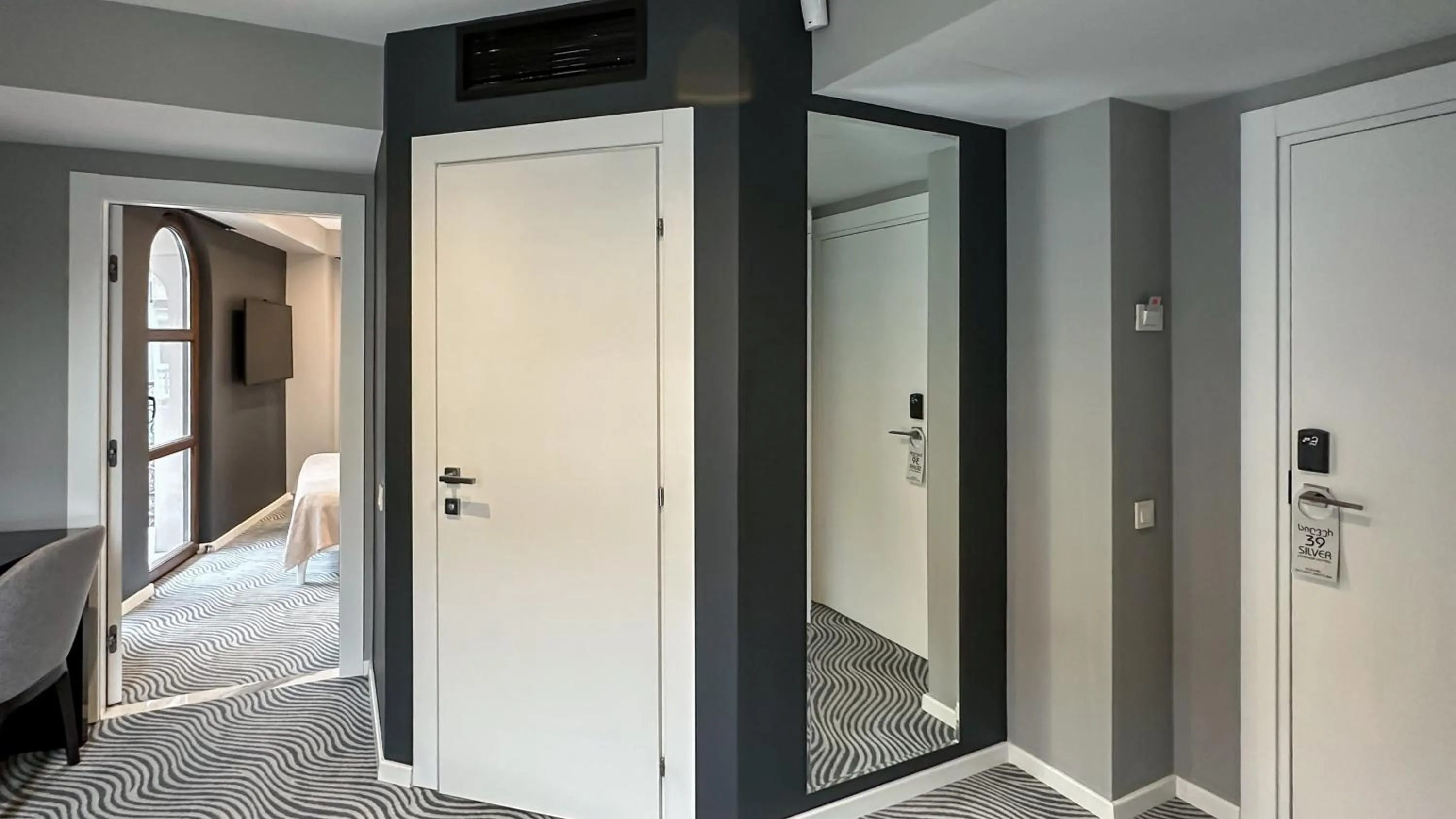 Photo of the whole room in Silver 39 Corner Hotel