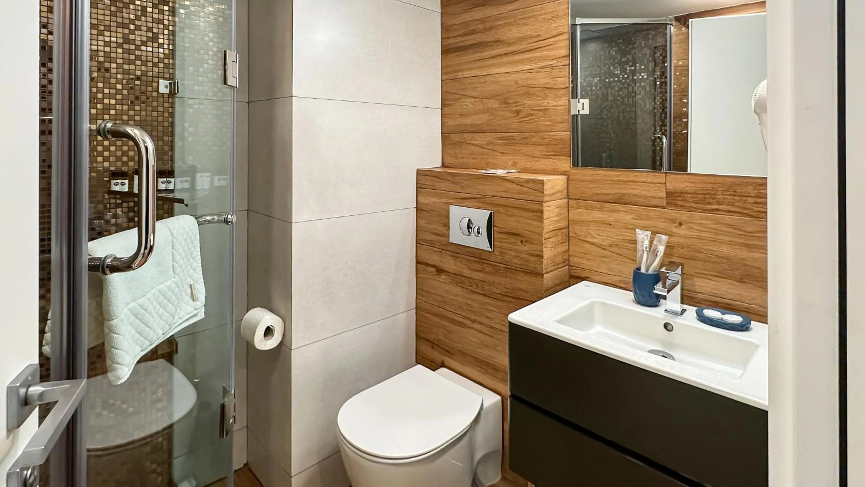 Bathroom in Silver 39 Corner Hotel