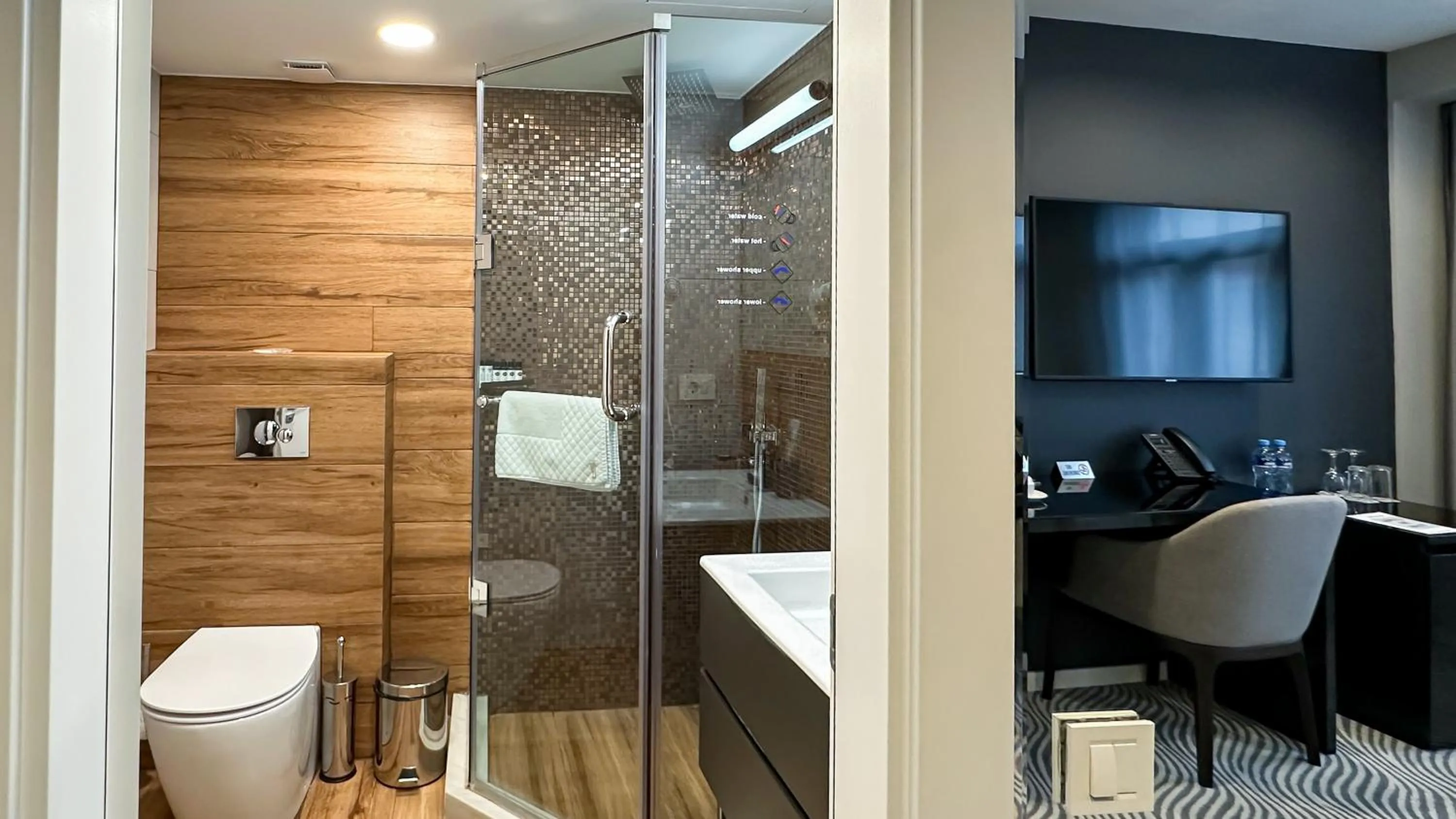 Bathroom in Silver 39 Corner Hotel