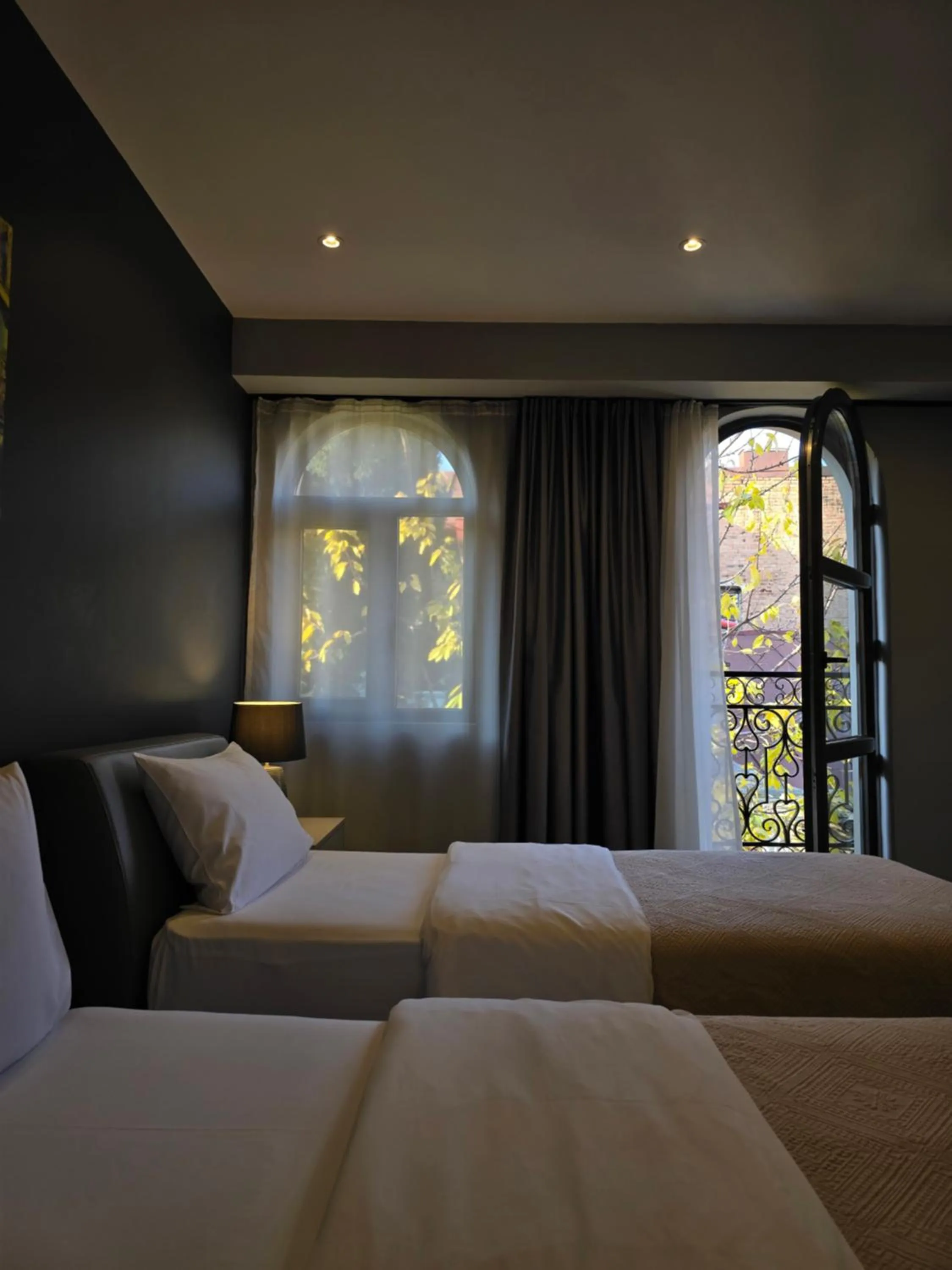 Bed in Silver 39 Corner Hotel